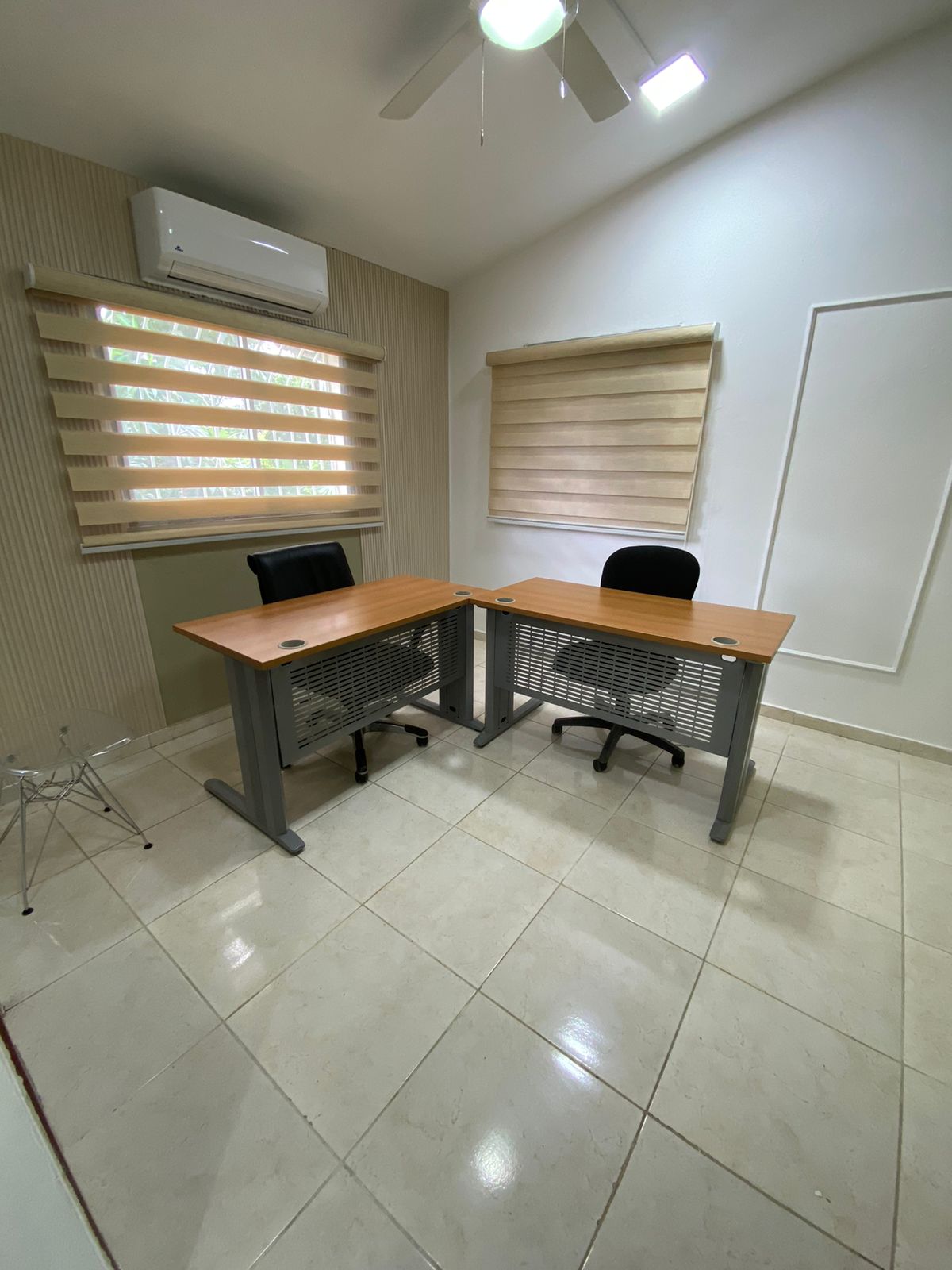 oficinas y locales comerciales - OFICINA PRIVADA AMUEBLADA, incluye wifi y luz  2