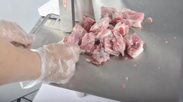 equipos profesionales - SIERRA CORTADORA DE HUESOS DE MESA PARA CARNICERIA  3