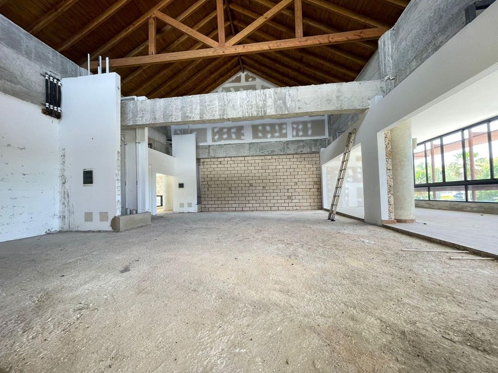oficinas y locales comerciales - Local en renta para oficina en Bávaro  0