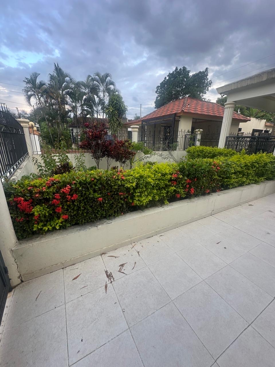 casas - ¡Venta de Casa a Minutos de la UASD Santiago! 2