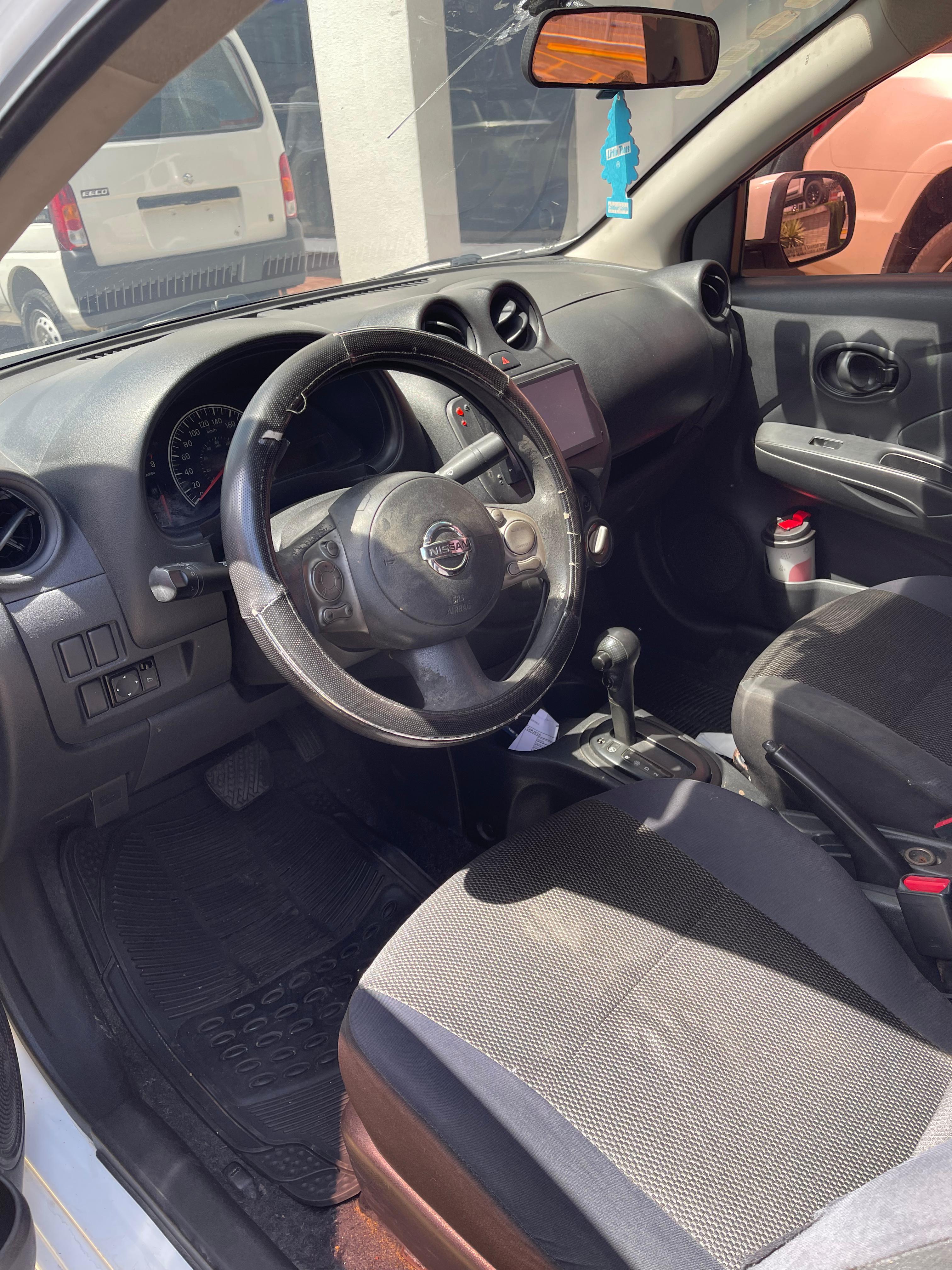 carros - Ninsan versa 7