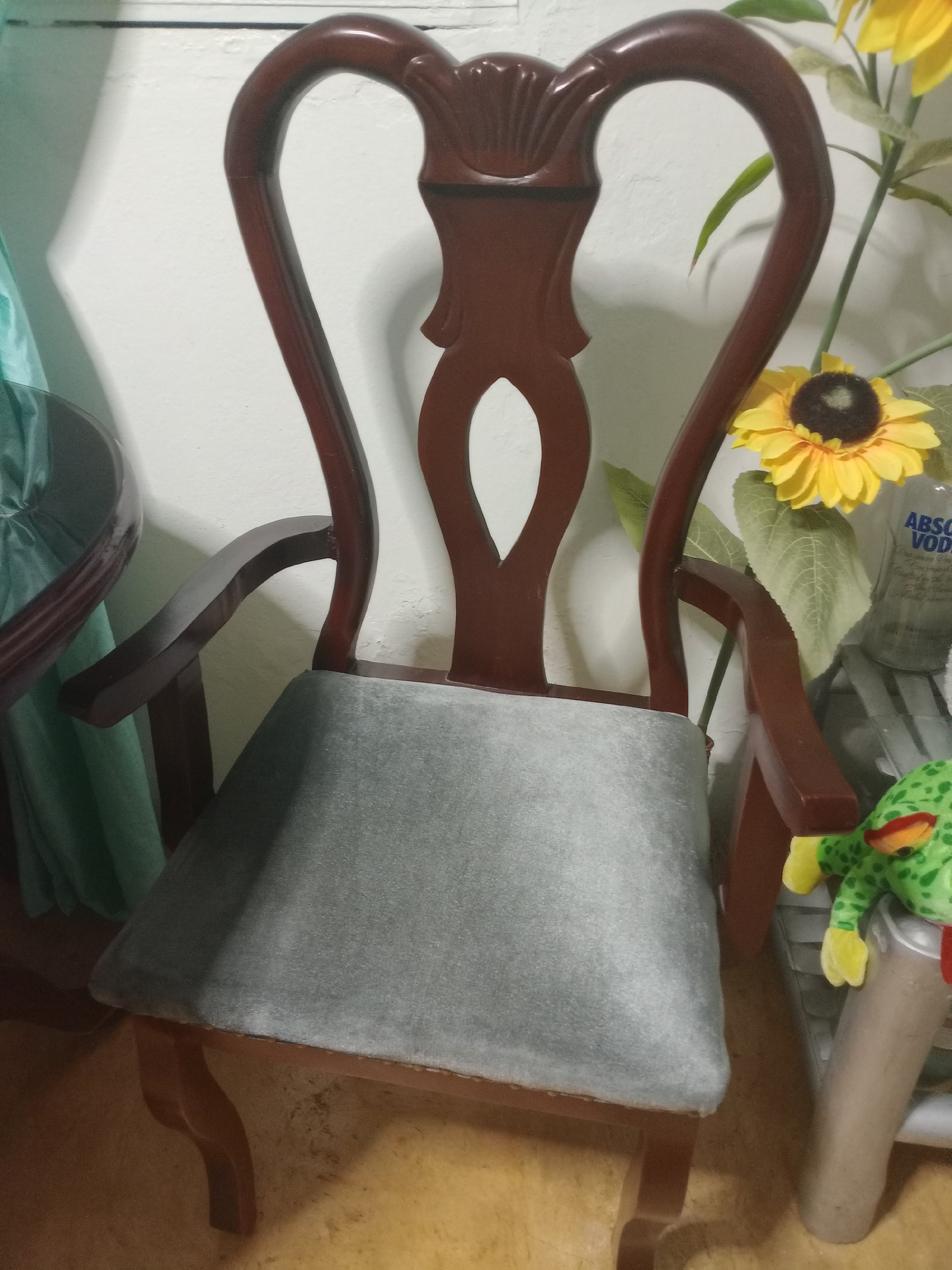 muebles y colchones - Vendo comedor de caoba usado en buen estado.Negociable 6