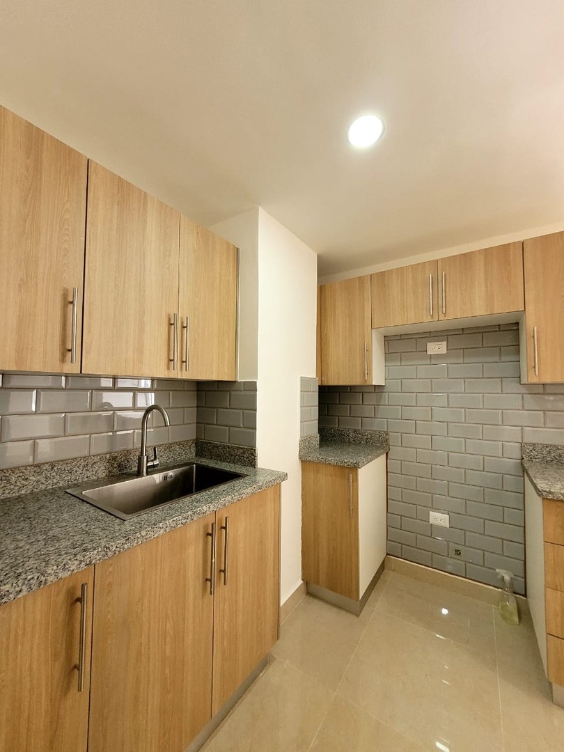 apartamentos - Apartamento en venta Segundo Piso con terraza y parqueos techados (E.O) 7