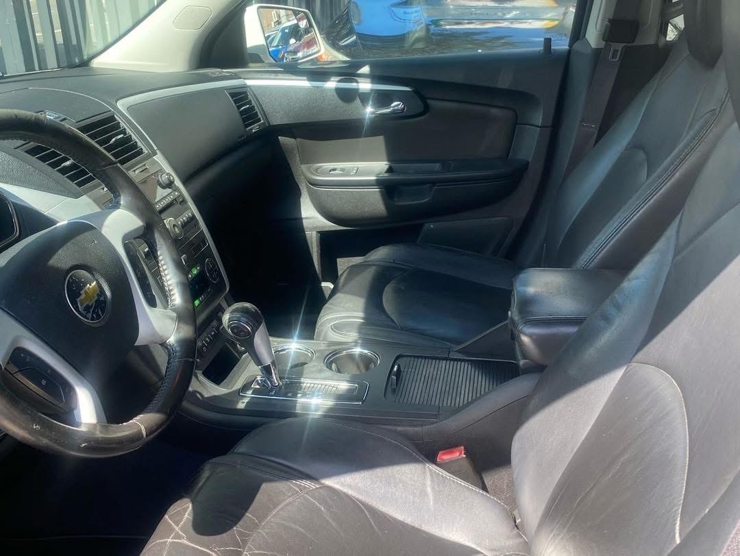 jeepetas y camionetas - CHEVROLET TRAVERSE LT 2011 4