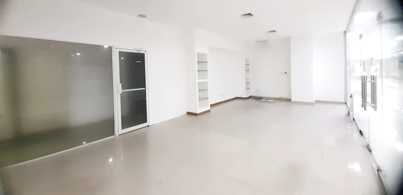 oficinas y locales comerciales - Local céntrico en Naco 2