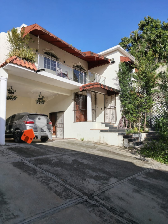 casas - Se vende una casa de 2 Niveles en Altos de Arroyo 