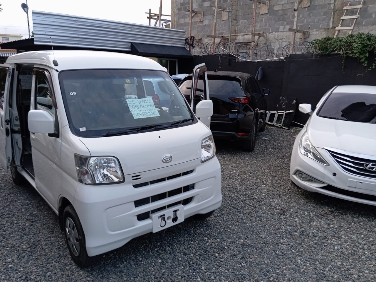 otros vehiculos - Venta de minibus dahiatsun 2018 mecanica como nuev 5