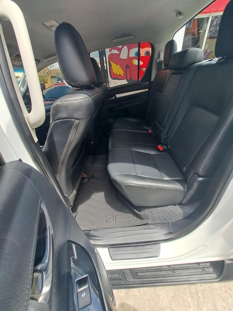 jeepetas y camionetas - Toyota Hilux full 2022 8