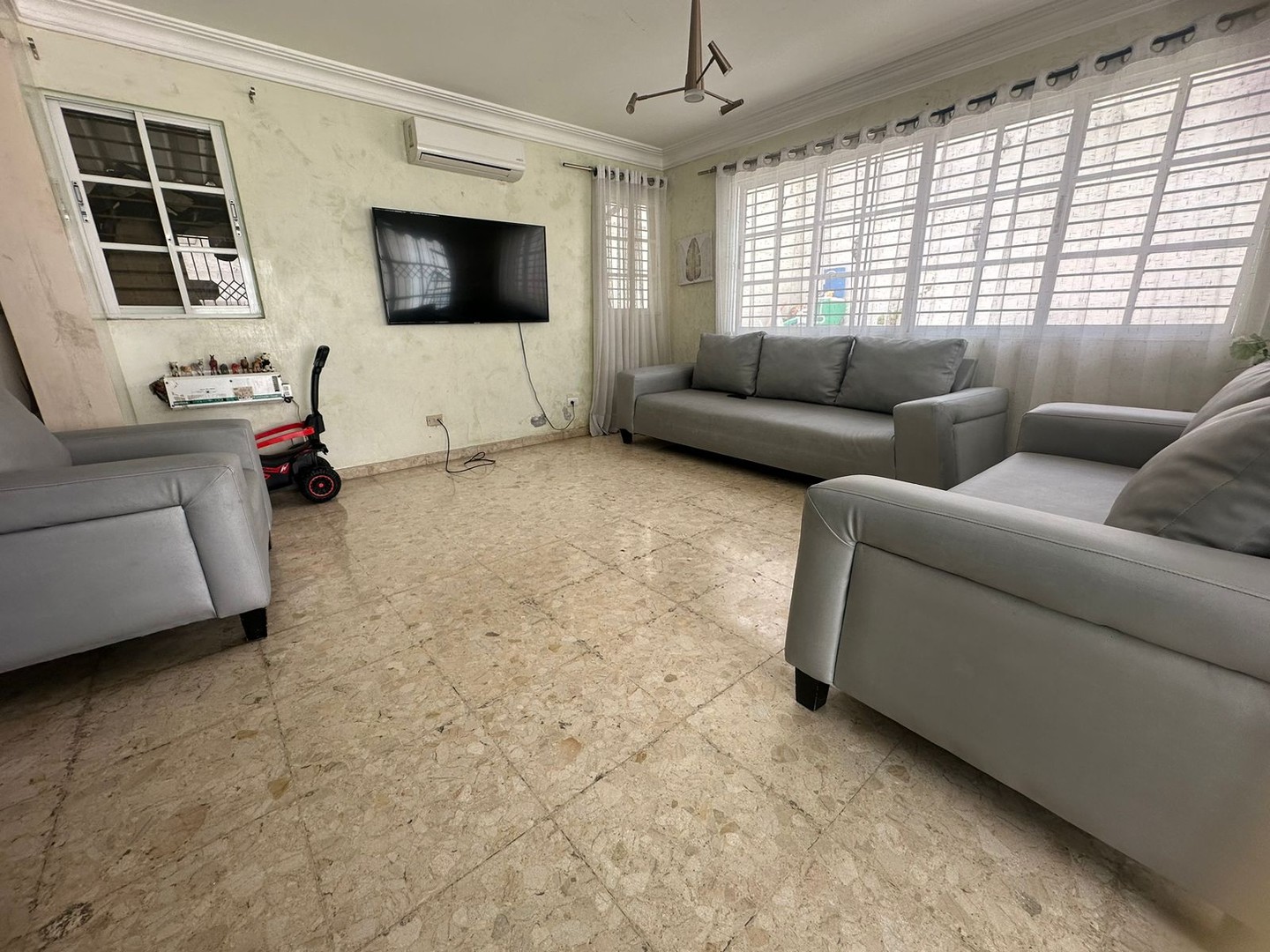 casas - Propiedad para uso residencial, de oficinas y comercial  en La Castellana  3