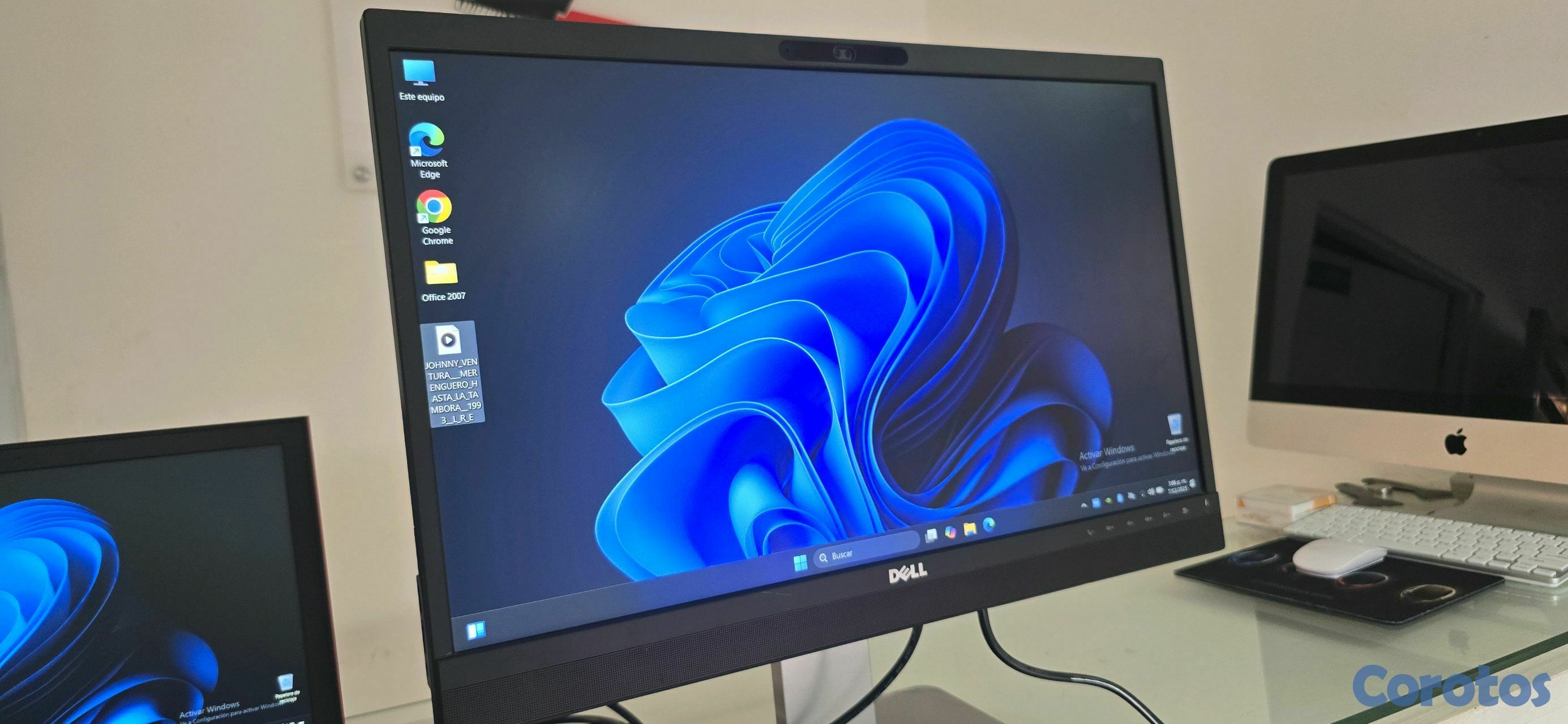 computadoras y laptops - Monitor Dell 24 Pulg Camara hdmi DisplayPort usb Vga tiene Bocinas internas  1