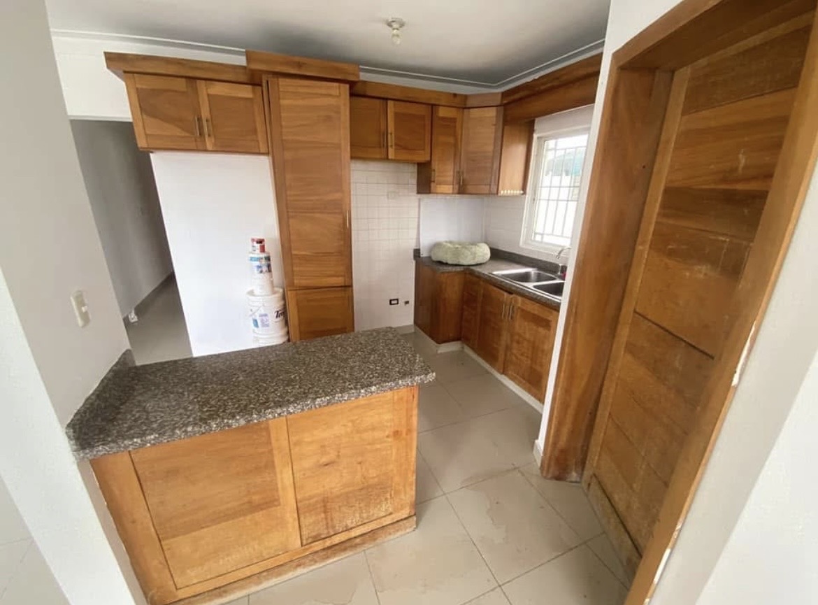 apartamentos - Se Alquila- Apto 4to piso entrando por mc donal Aut. San Isidro próx al Italia.  1