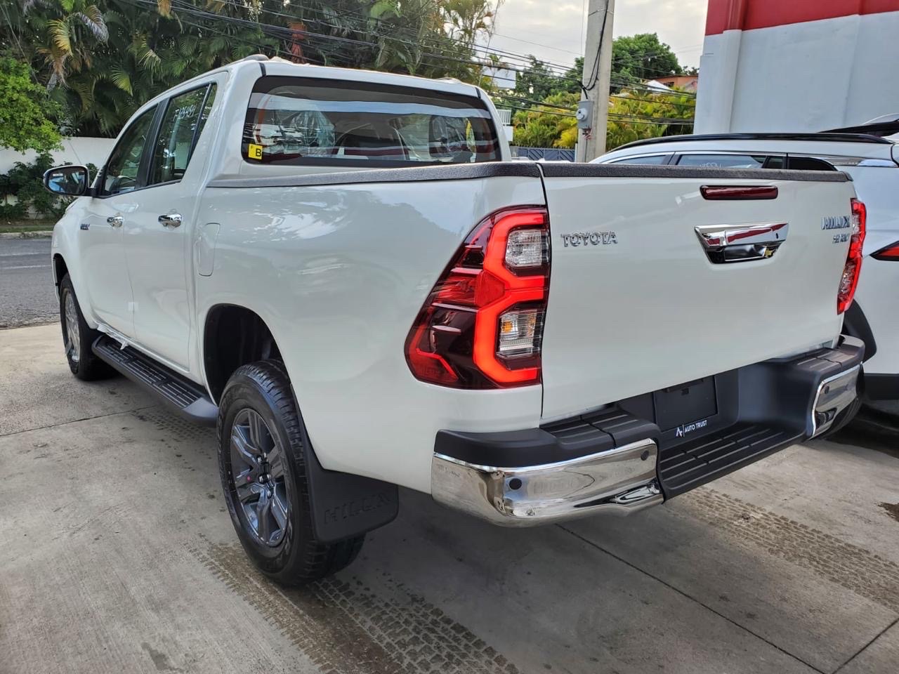 jeepetas y camionetas - Toyota Hailux 2025 negociable  1