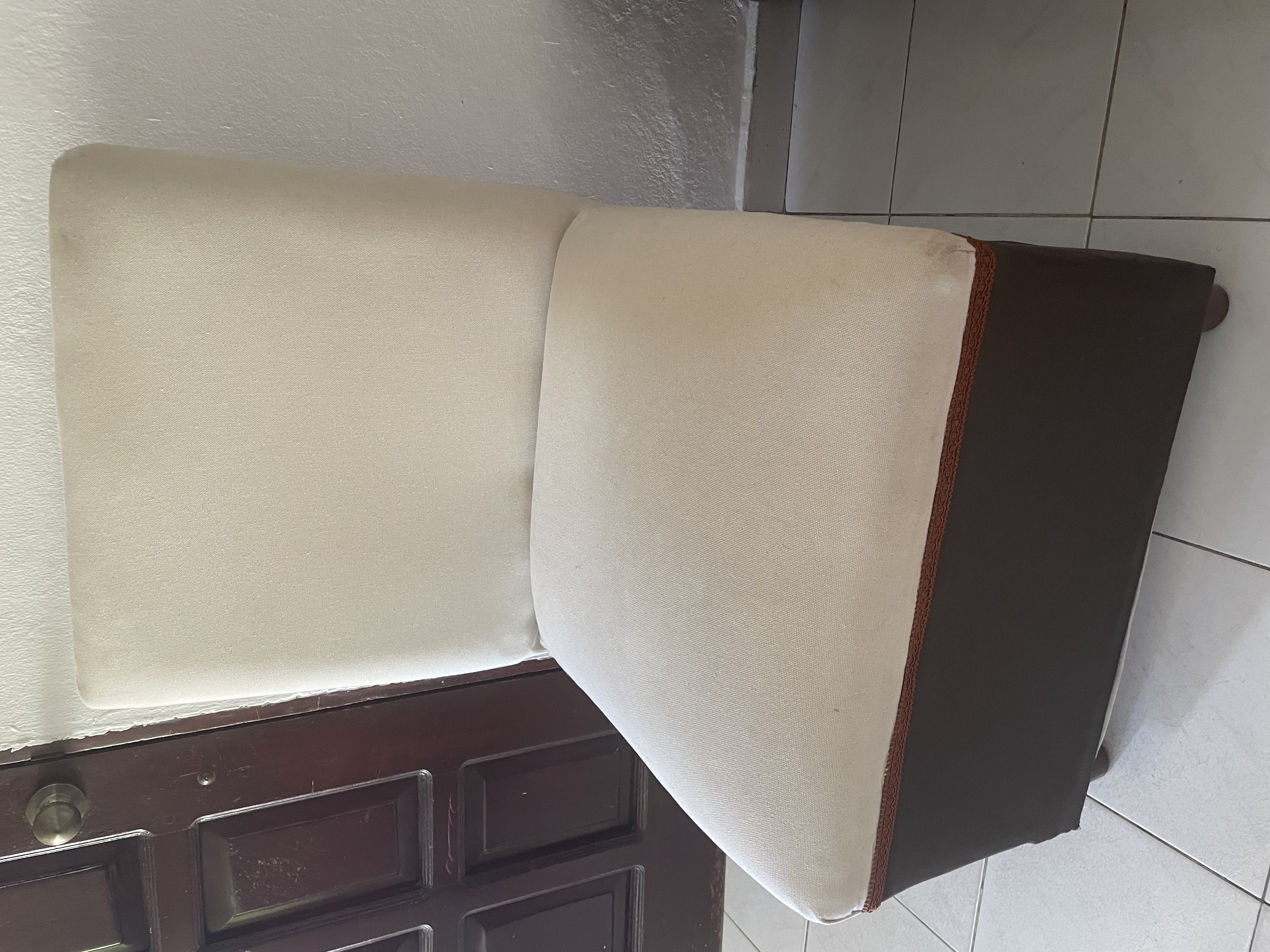 muebles y colchones - 2 butacas crema y marron. 7500 ambas 1