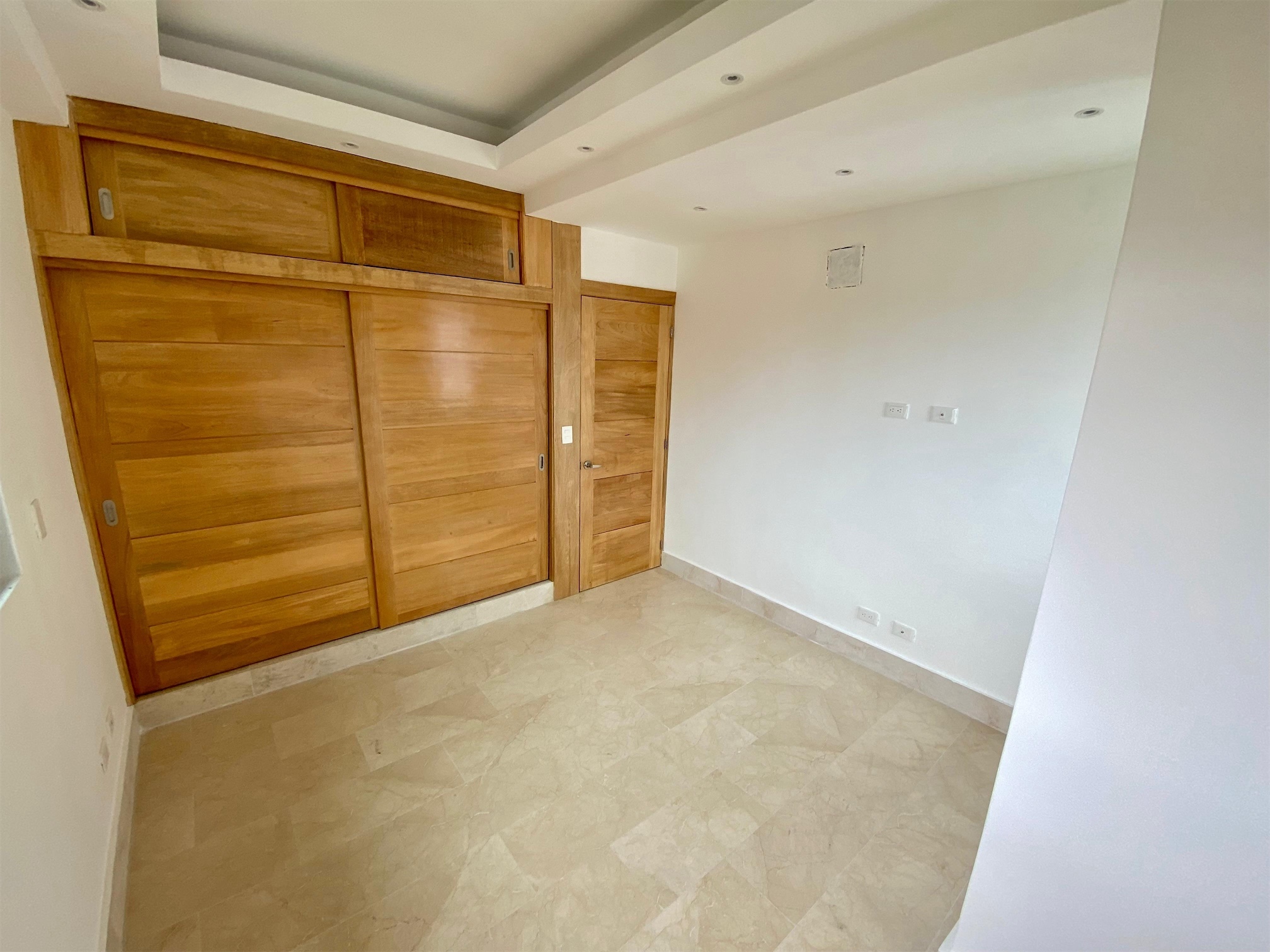 apartamentos - Apartamento de 3 habitaciones en alquiler ubicado en Evaristo Morales  9