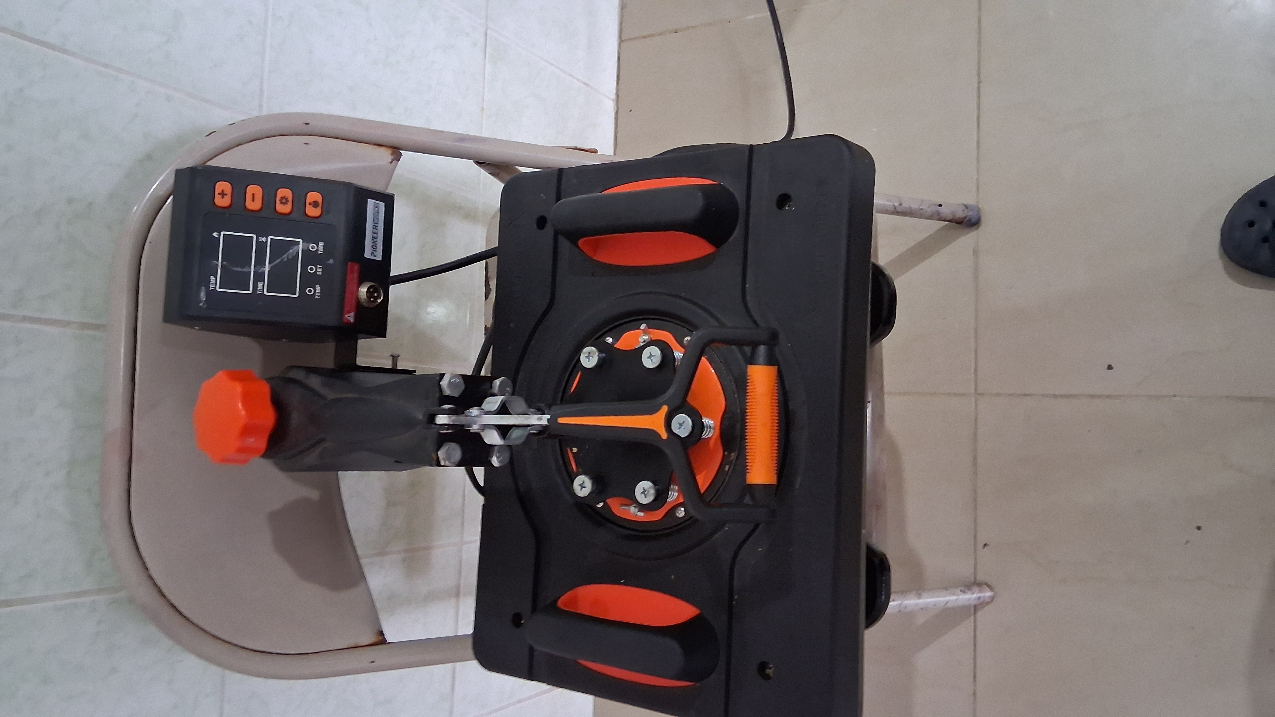 equipos profesionales - plancha de sublimación con accesorios para sublimar tasas de fiferentes tamaño