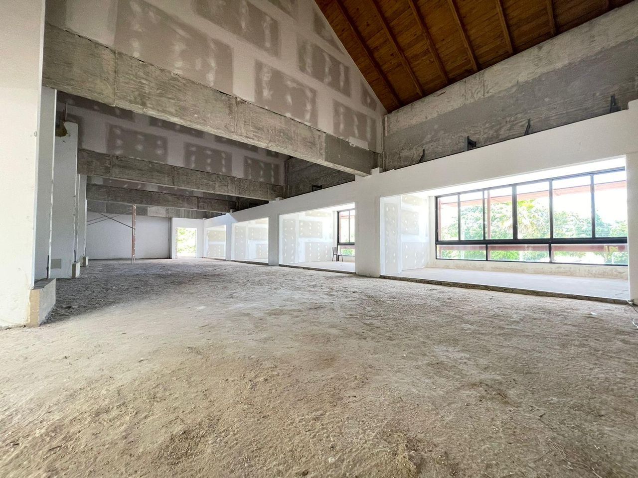 oficinas y locales comerciales - Local en renta para oficina en Bávaro  1
