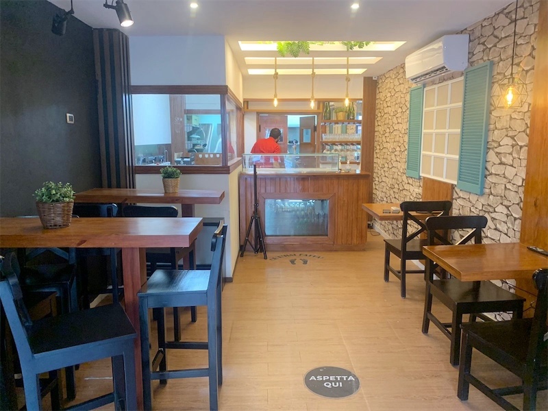 oficinas y locales comerciales - Local con terraza en bella vista  2