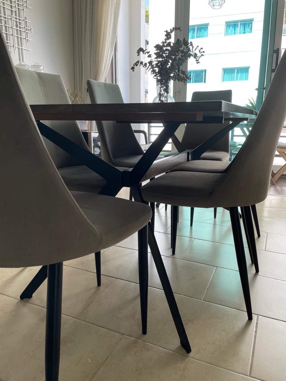 muebles y colchones - Mesa comedor de 6 plazas como nuevo incluye las 6 sillas. comprado en ilumel. 2