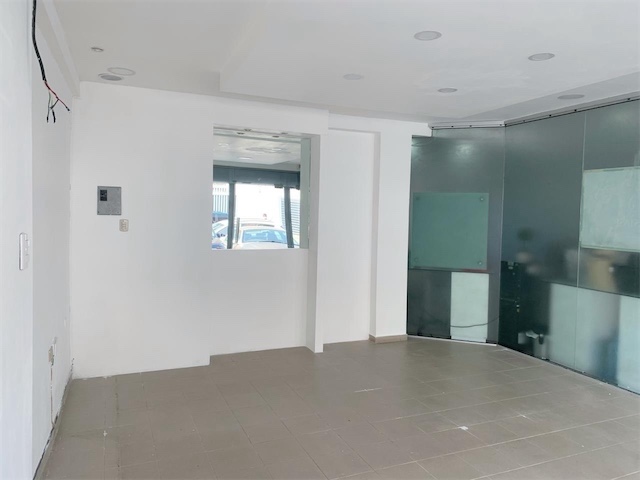 oficinas y locales comerciales - Local comercial en los prados  4