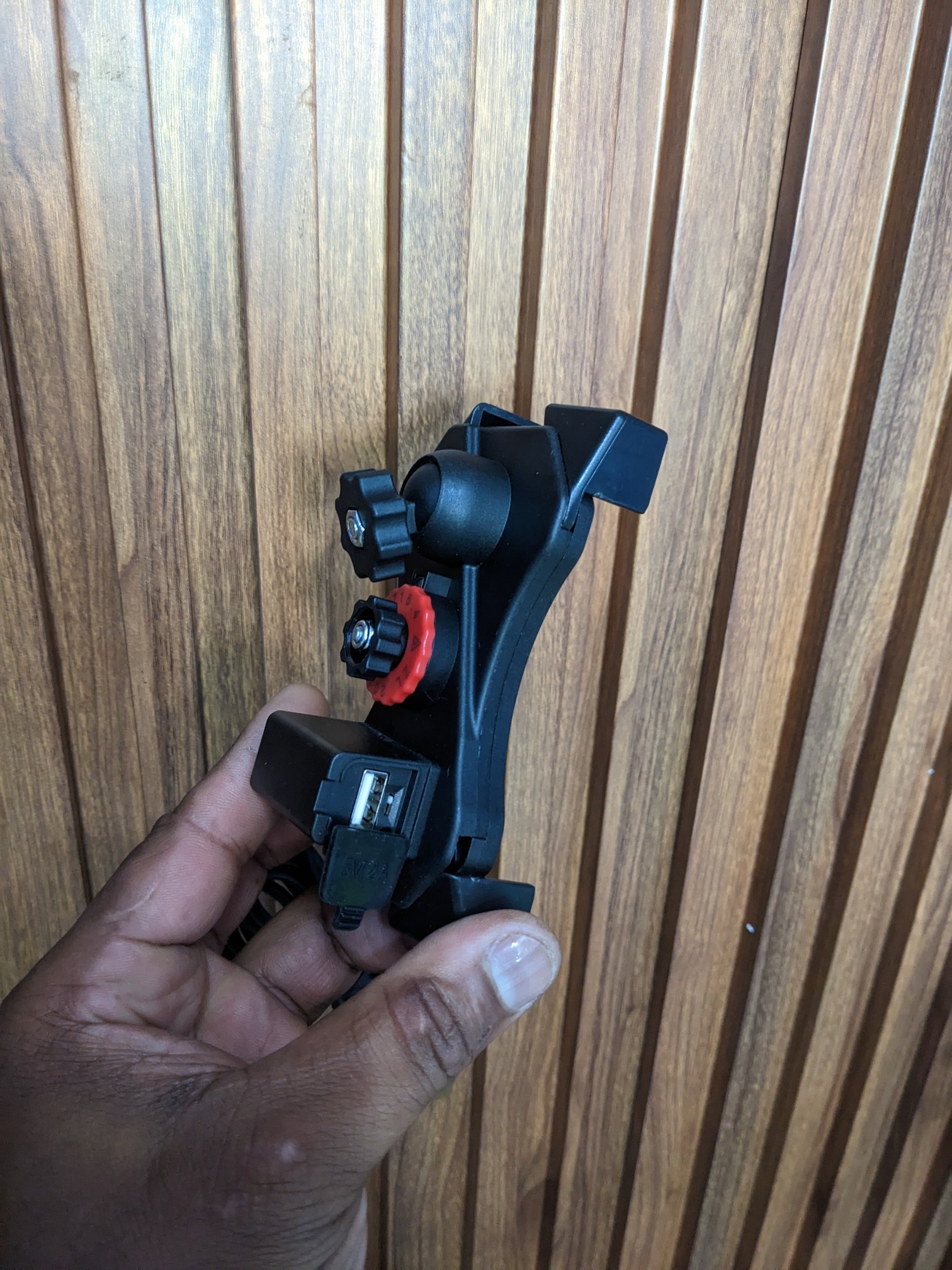celulares y tabletas - Base para motos con salida USB de carga 8