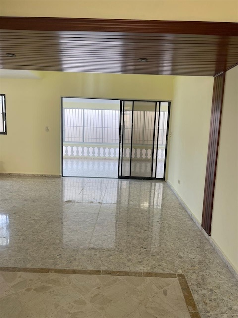 casas - Venta de casa en la castellana Distrito Nacional de 372mts 4