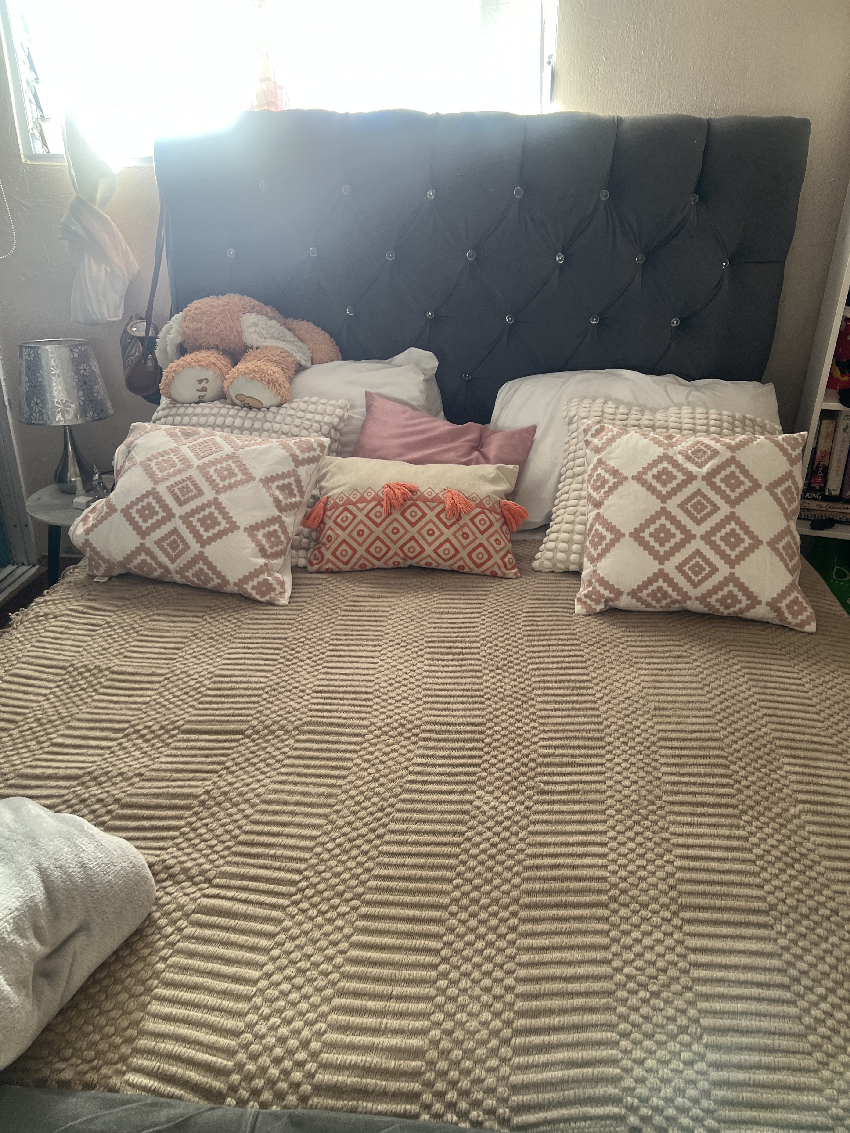 muebles y colchones - CAMA QUEEN CON COLCHÓN COMO NUEVA. PRECIO NEGOCIABLE  5