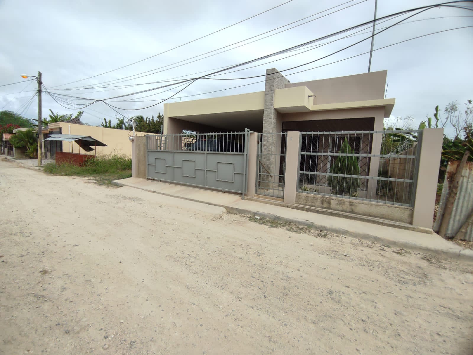 casas - Casa con Marquesina Doble en Villa Cesarina 0