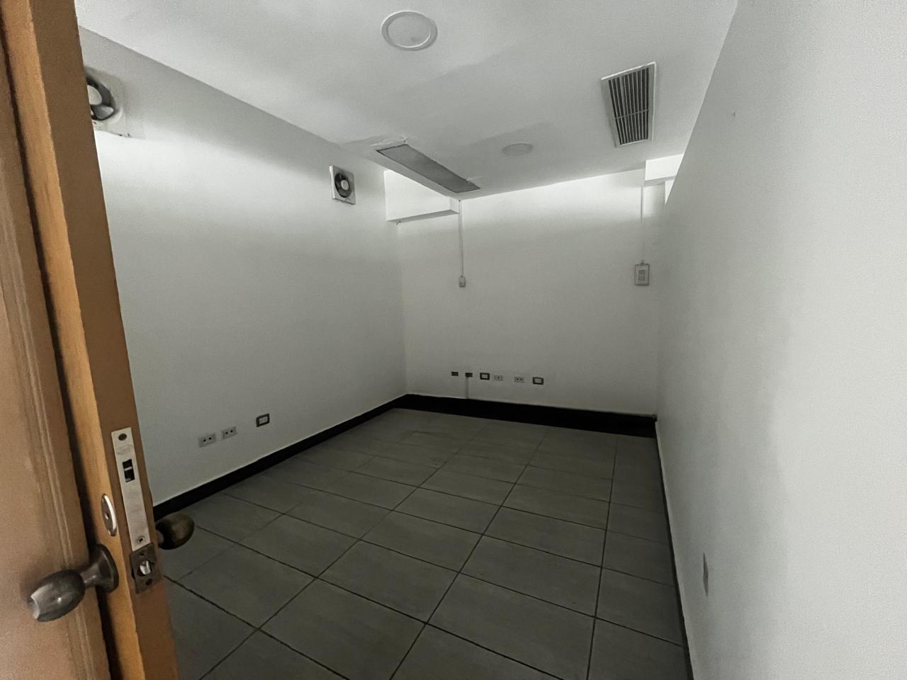 oficinas y locales comerciales - Oficina Alquiler Naco de 120 m2 – Segundo Nivel  5