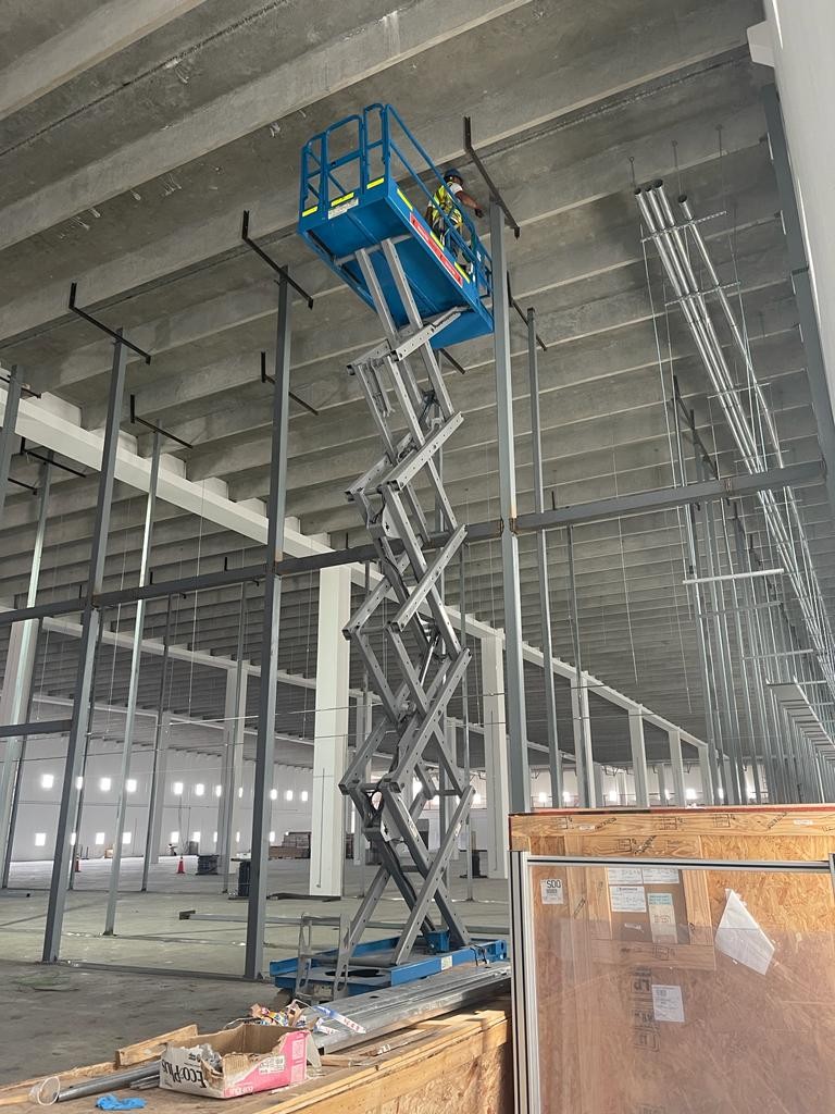 servicios profesionales - RENTA DE EQUIPOS INDUSTRIALES. - TIJERILLAS- MANLIFT - EQUIPOS PARA LA CONST. 1