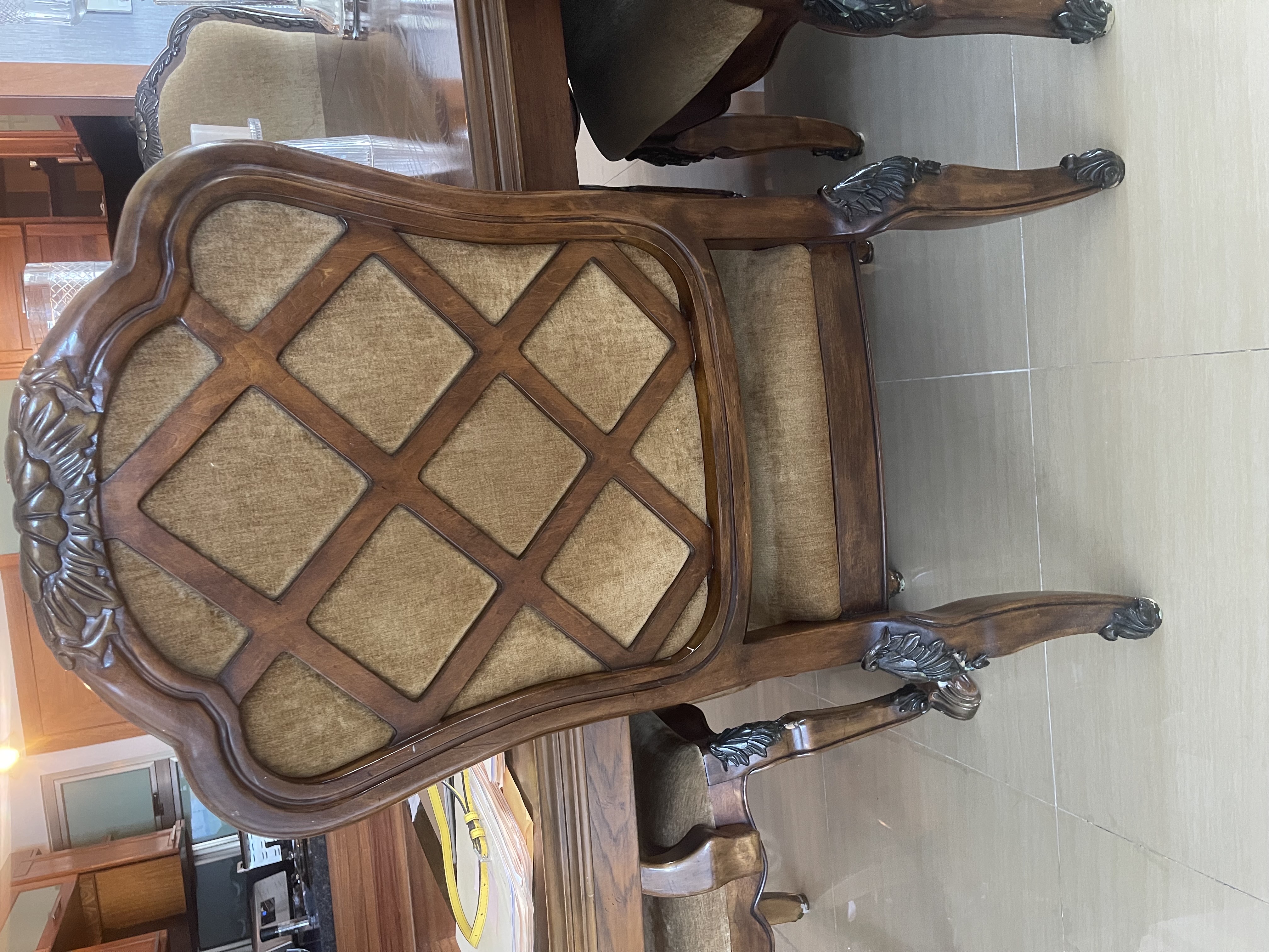 muebles y colchones - vendo 8  sillas  Ashely en excelentes condiciones  2