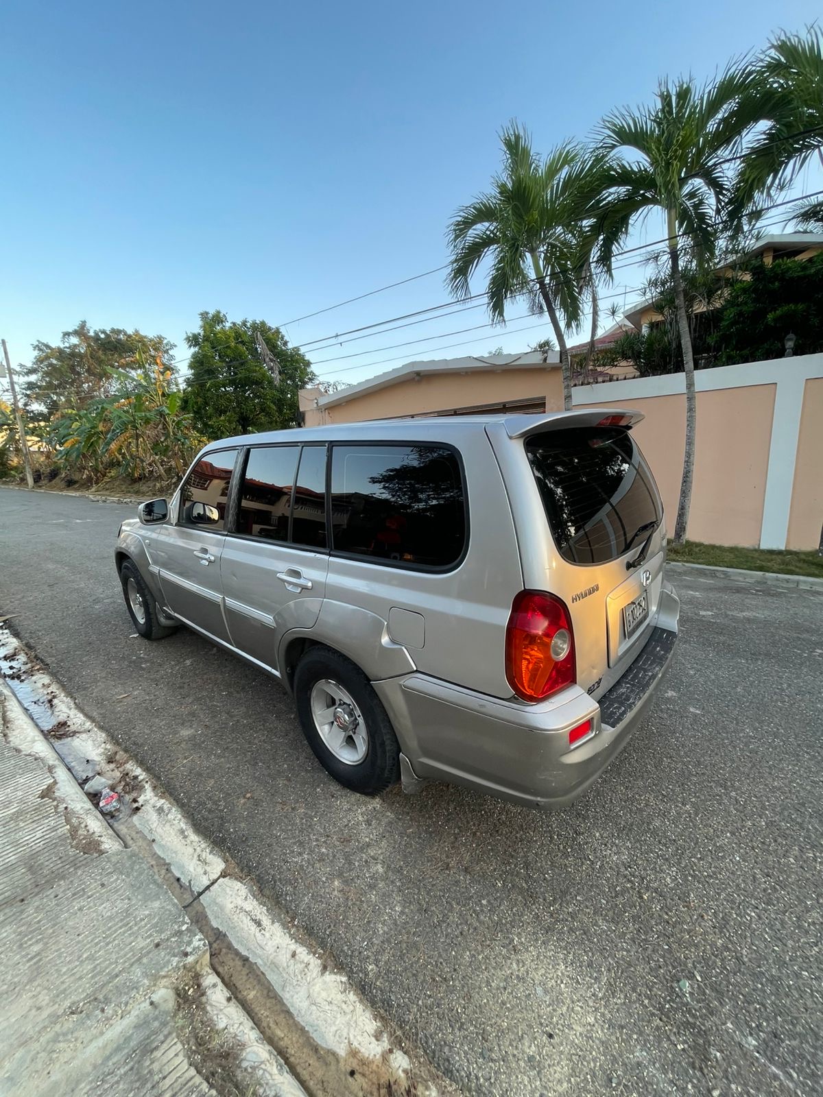 jeepetas y camionetas - Vendo hiwndai terracan buena condición  2