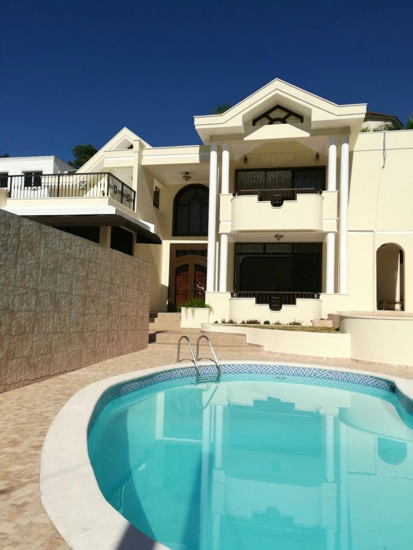 casas - Lujosa Casa de ensueño en Alquiler. Amplios espacios, acabados de lujo. 3