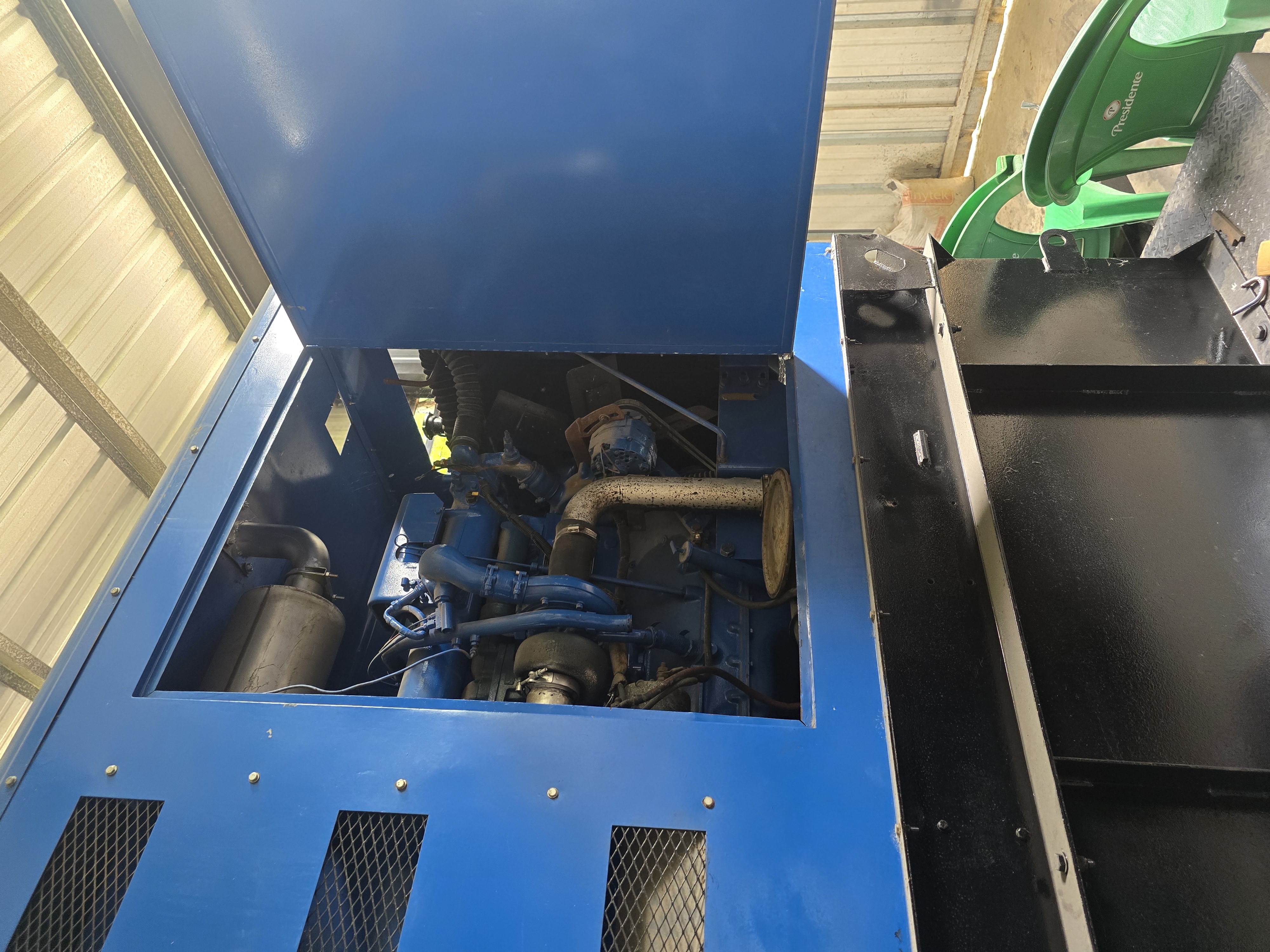 equipos profesionales - Vendo Planta Trifásica de 125 kVA Diésel en $540,000 Santo Domingo Norte 4