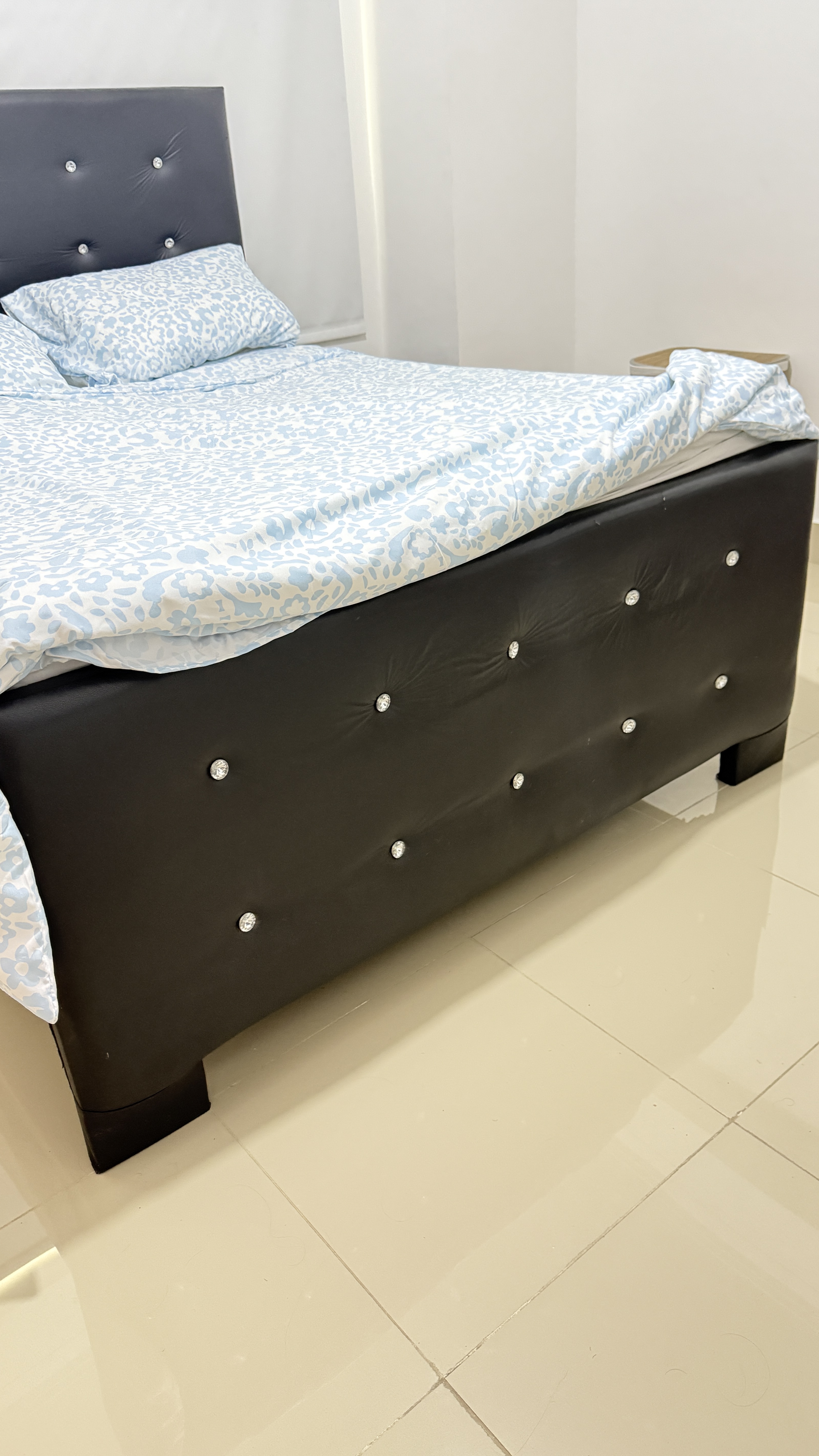 muebles y colchones - Cama Queen de 60”  0