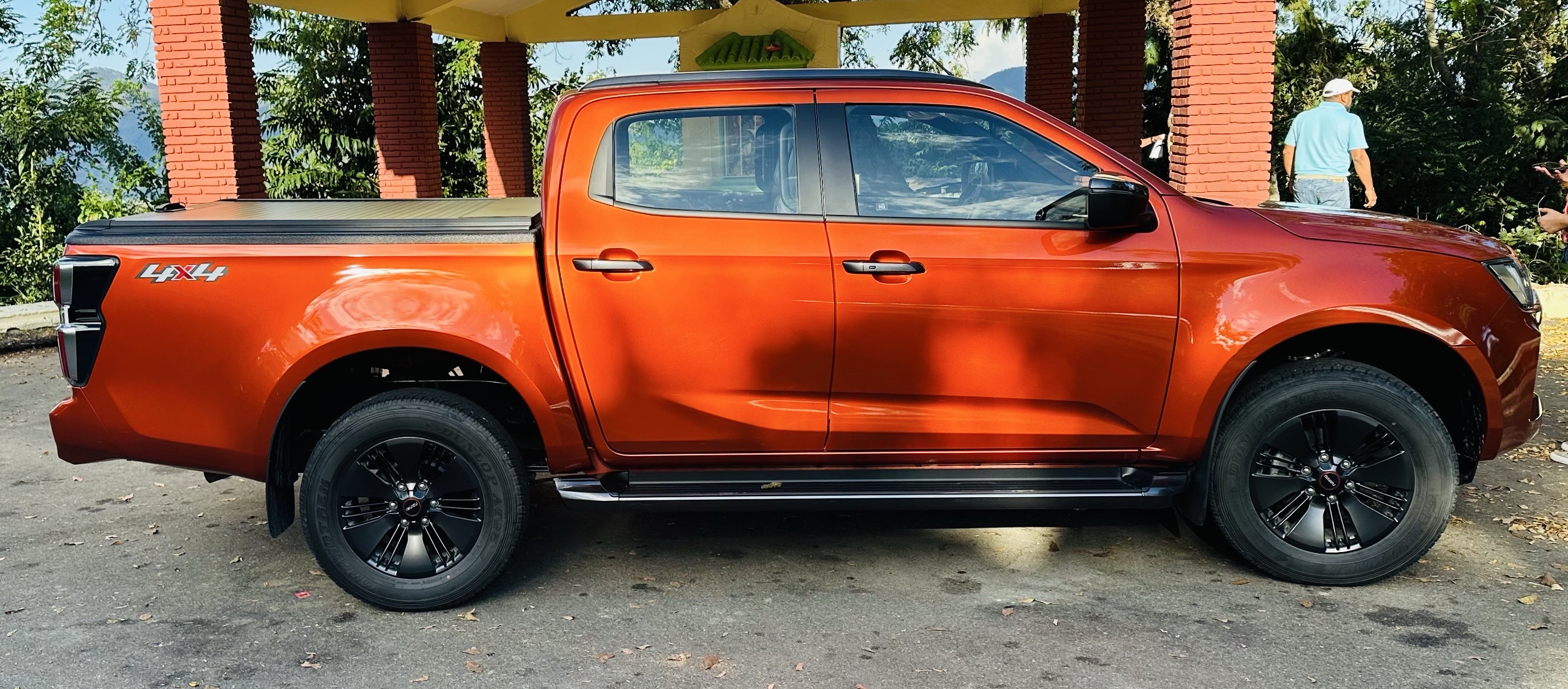 camiones y vehiculos pesados - camioneta Isuzu 2024 D-max LSE único dueño  1
