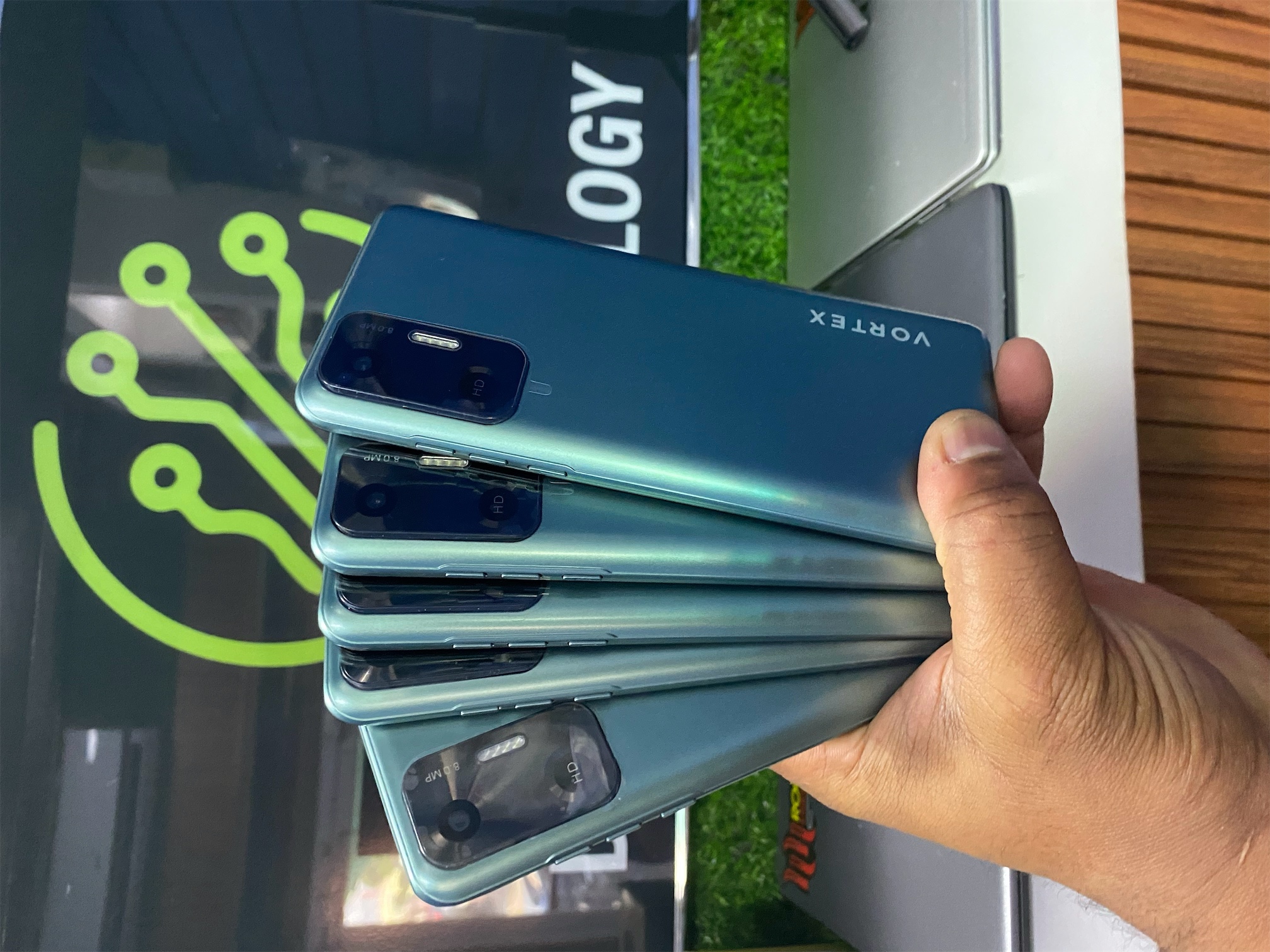 celulares y tabletas - VORTEX ZG65 Smart Phone  6.5" SCREEN *DUAL SIM*  8