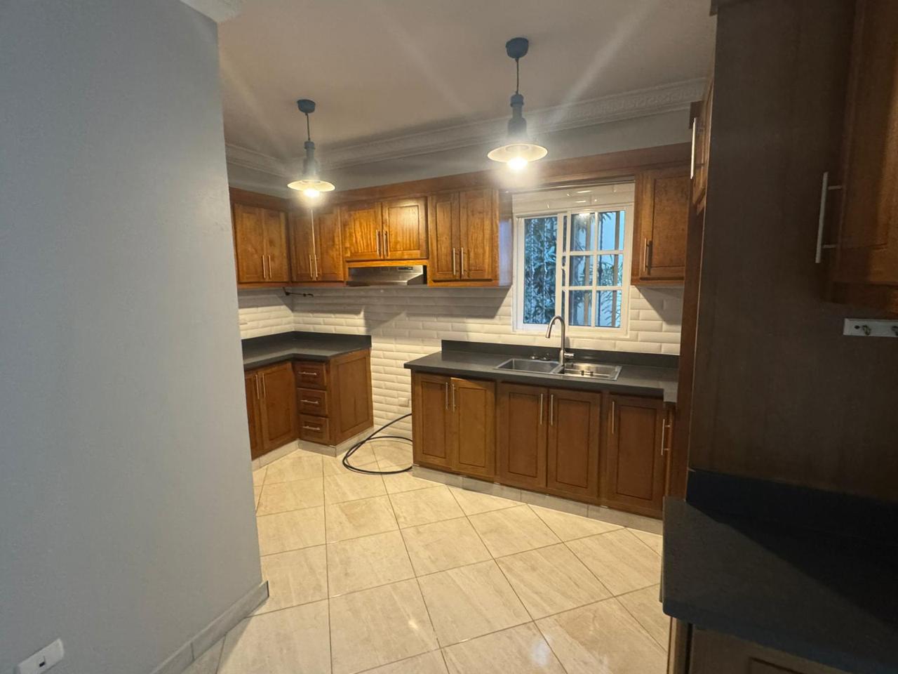 apartamentos - Espacioso apartamento en segundo nivel con buena ubicación cerca de todo  1