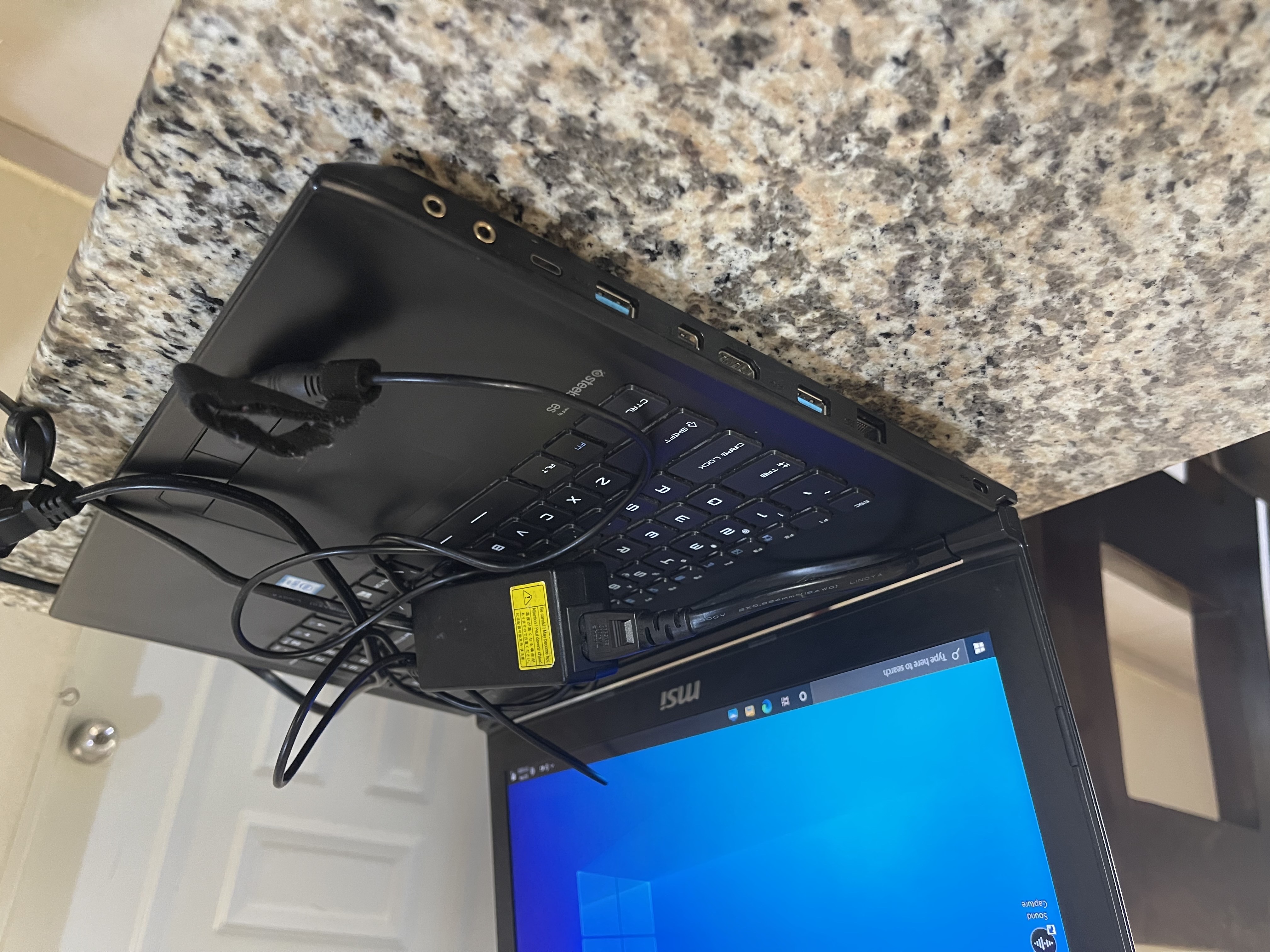 computadoras y laptops - laptop MSI 12gb ram importada🇺🇸🇺🇸🇺🇸 buen precio  3