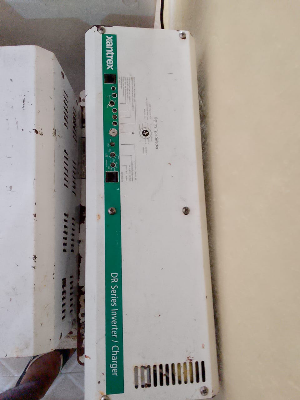 plantas e inversores - Inversor Xantrex Inverter 2.5 de 4 baterias 0