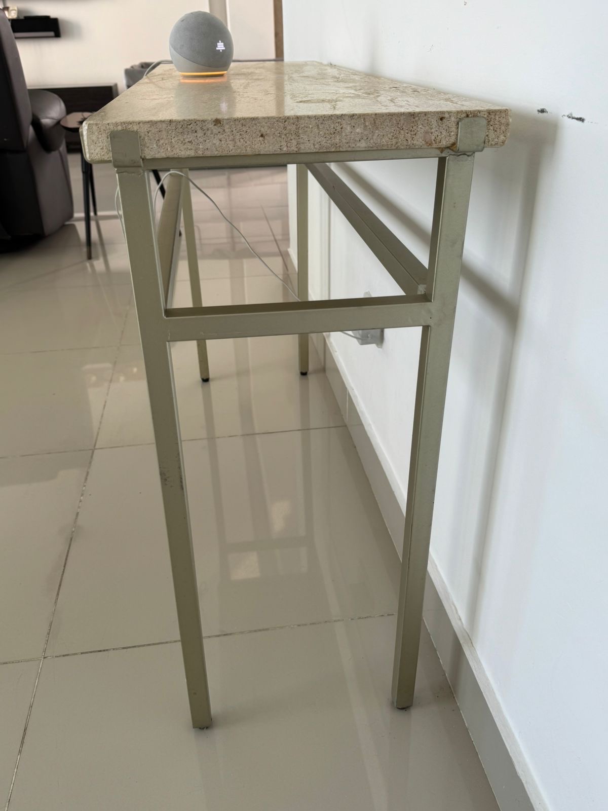 muebles y colchones - MESA PARSON CON TOPE DE PIEDRA, COMO NUEVA 2