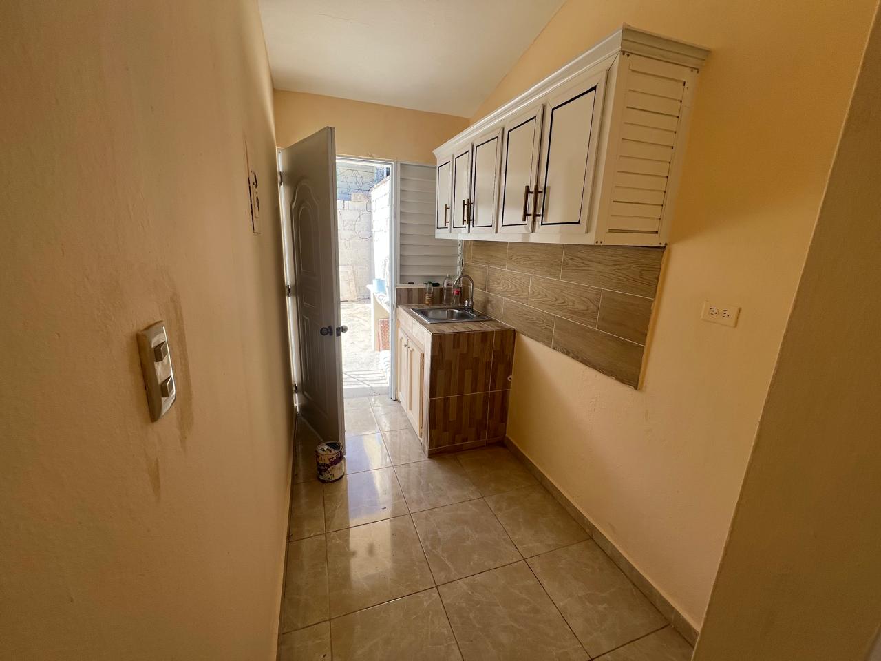 casas - La Romana casa 3 hab amplio patio alquiler y venta 9