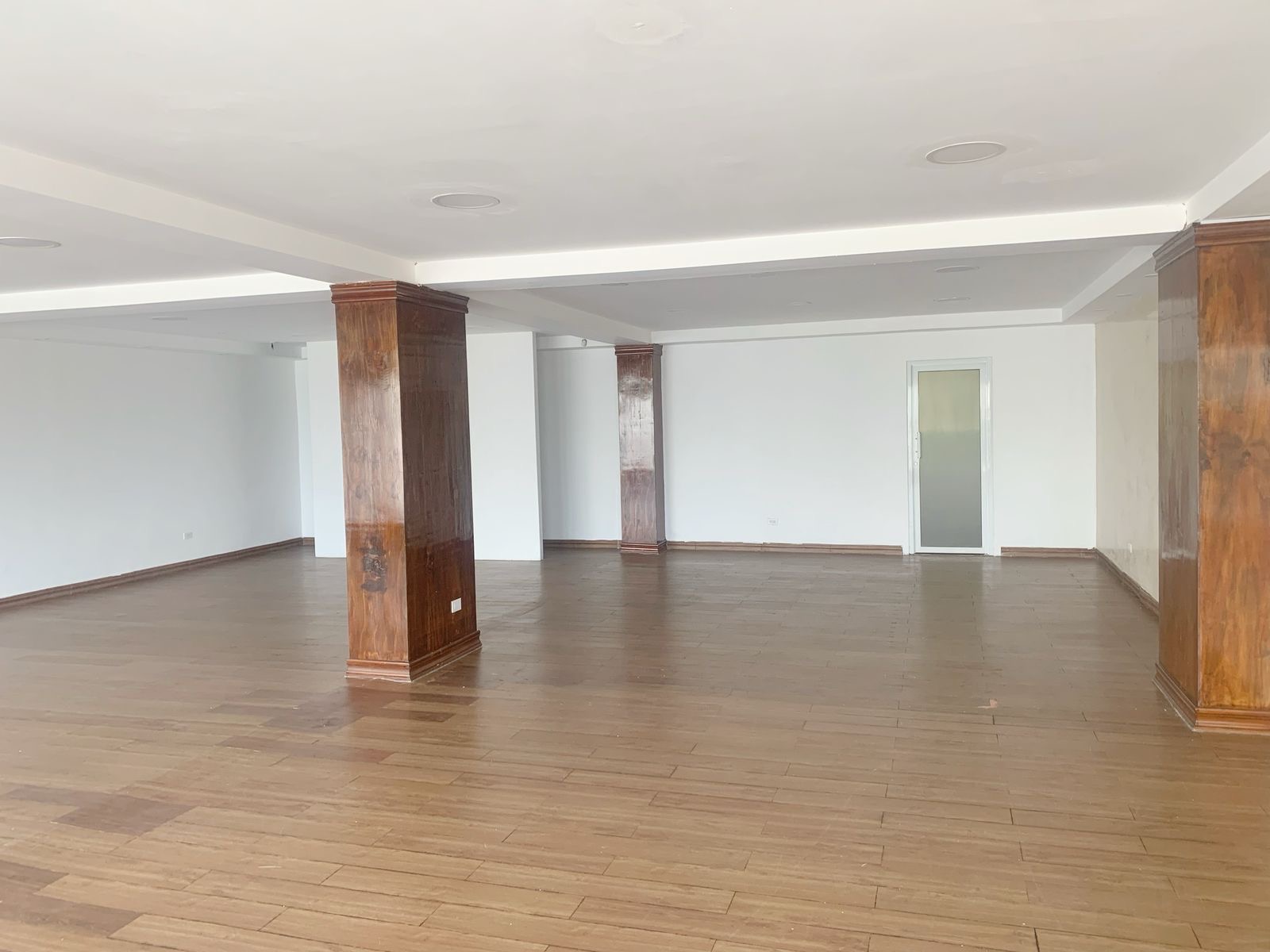 oficinas y locales comerciales - Local céntrico amplio 1