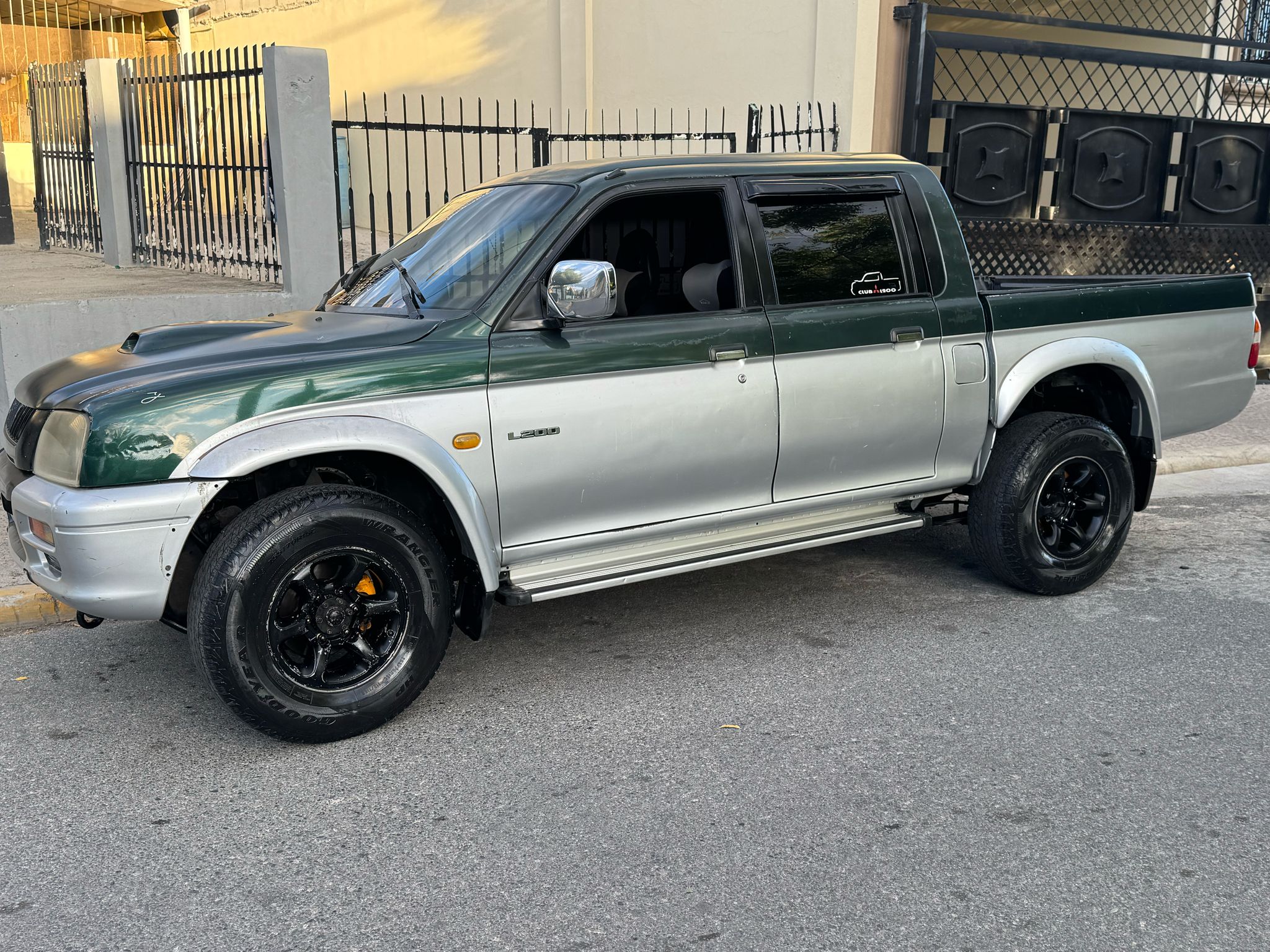 jeepetas y camionetas - Mitsubishi L200 2001 3
