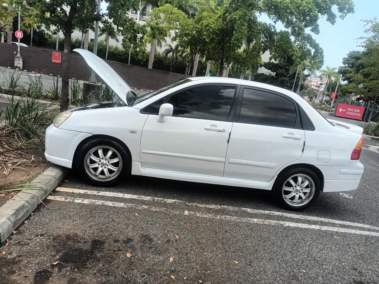 carros - vendo carro Suzuki aéreo 2005 como una niña 