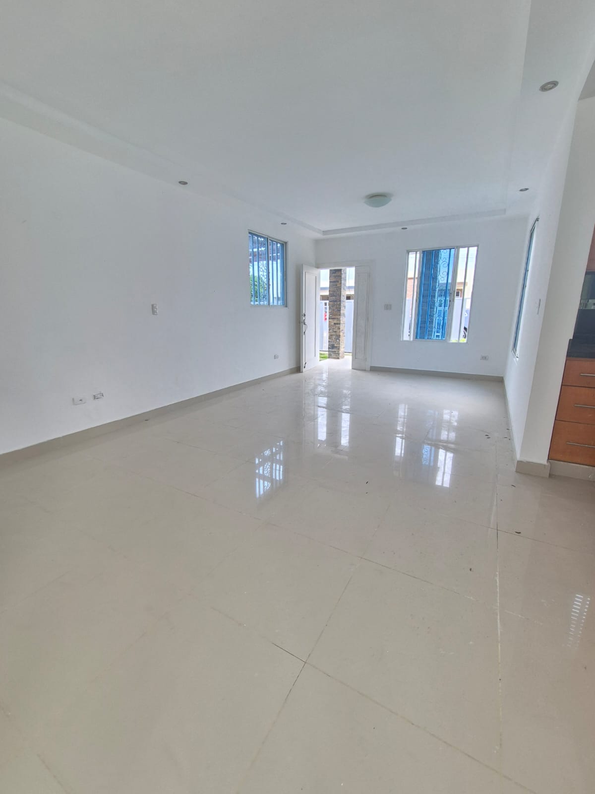 casas - Casa en Residencial Cerrado, Ave. 27 de Febrero 9