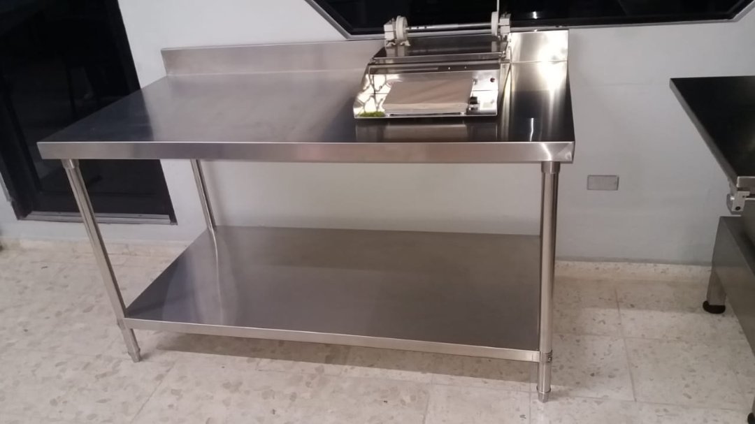 equipos profesionales - MESA EN ACERO INOXIDABLE  4