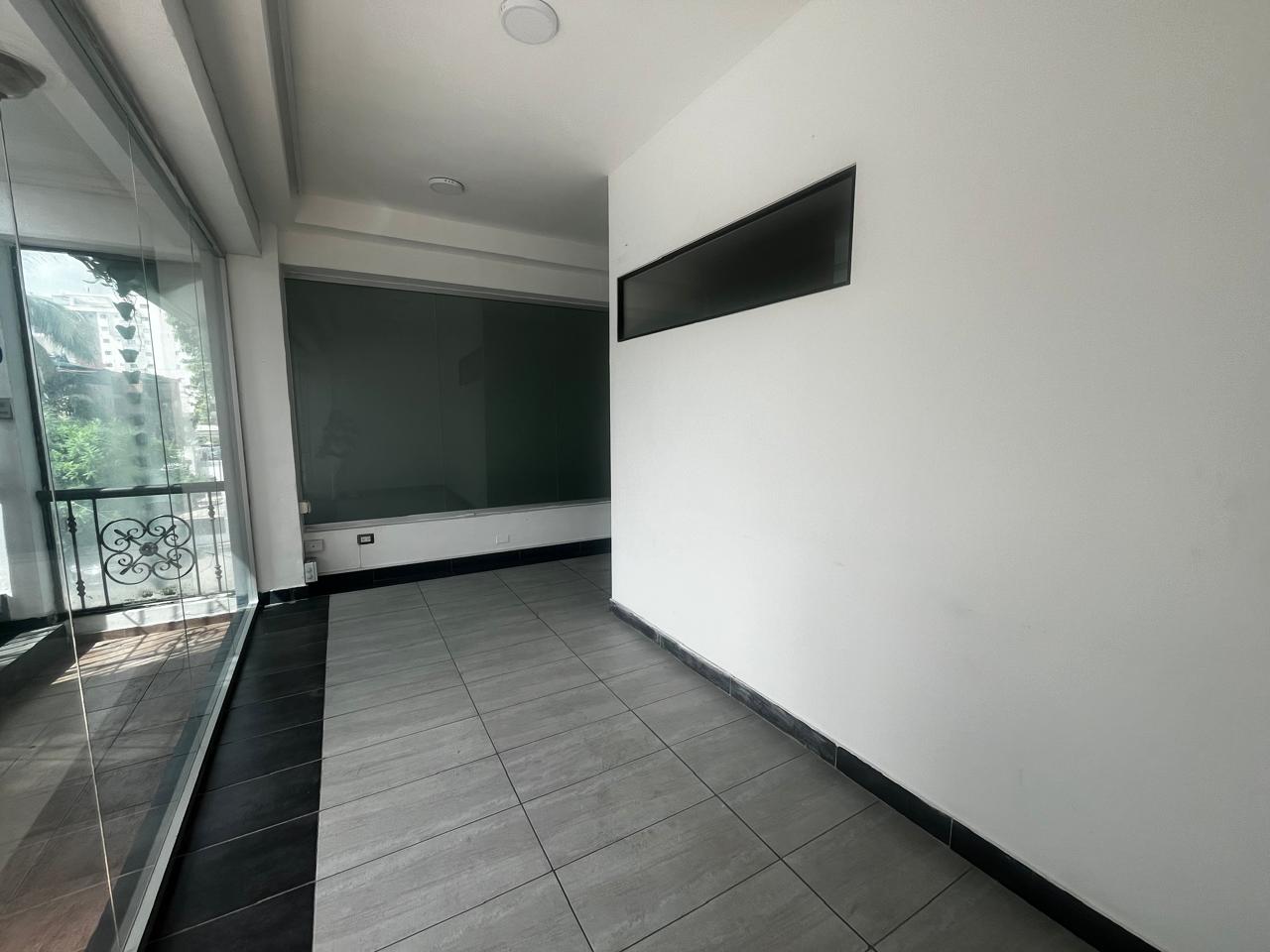 oficinas y locales comerciales - Oficina Alquiler Naco de 120 m2 – Segundo Nivel  3