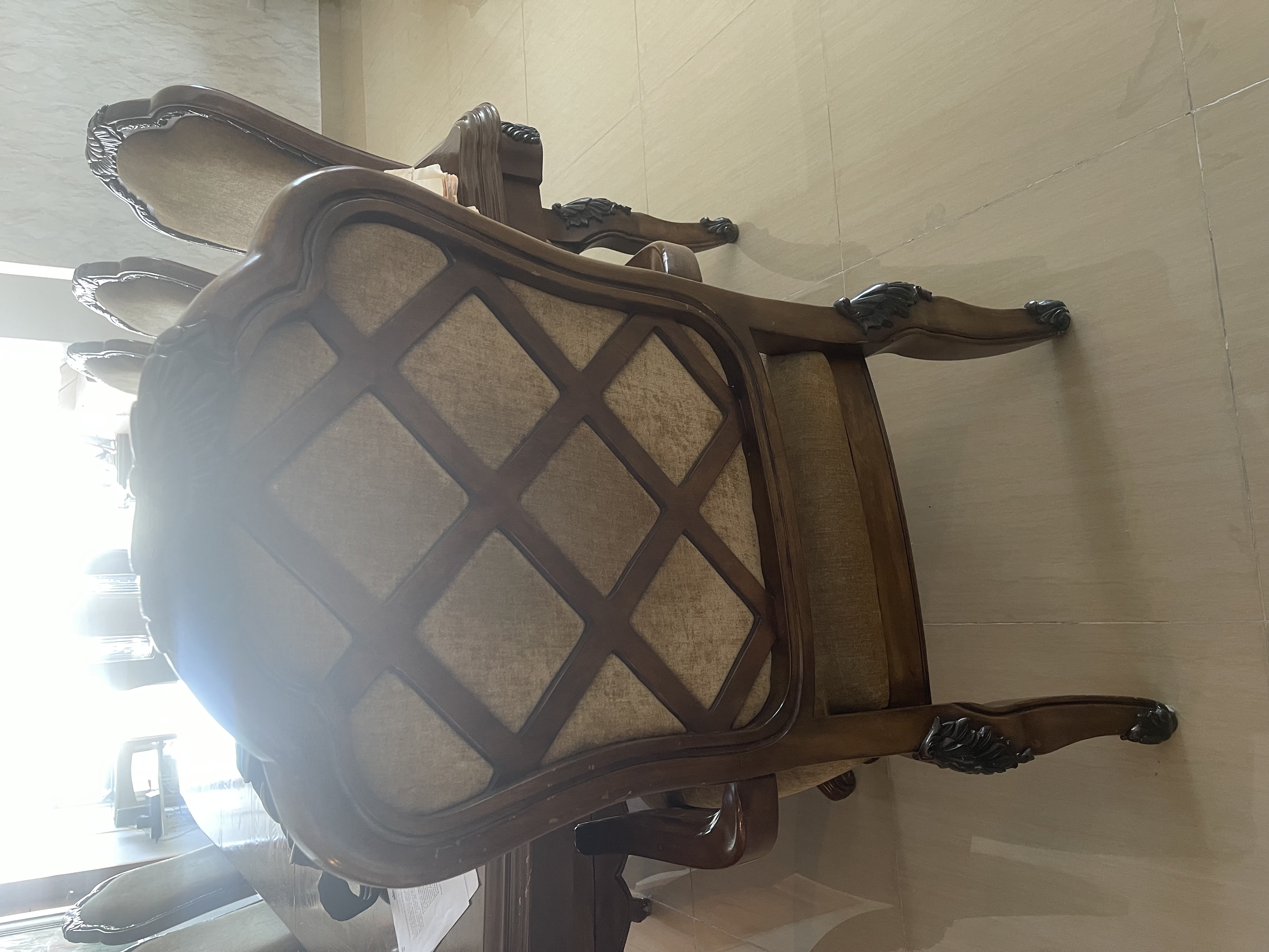 muebles y colchones - vendo 8  sillas  Ashely en excelentes condiciones 