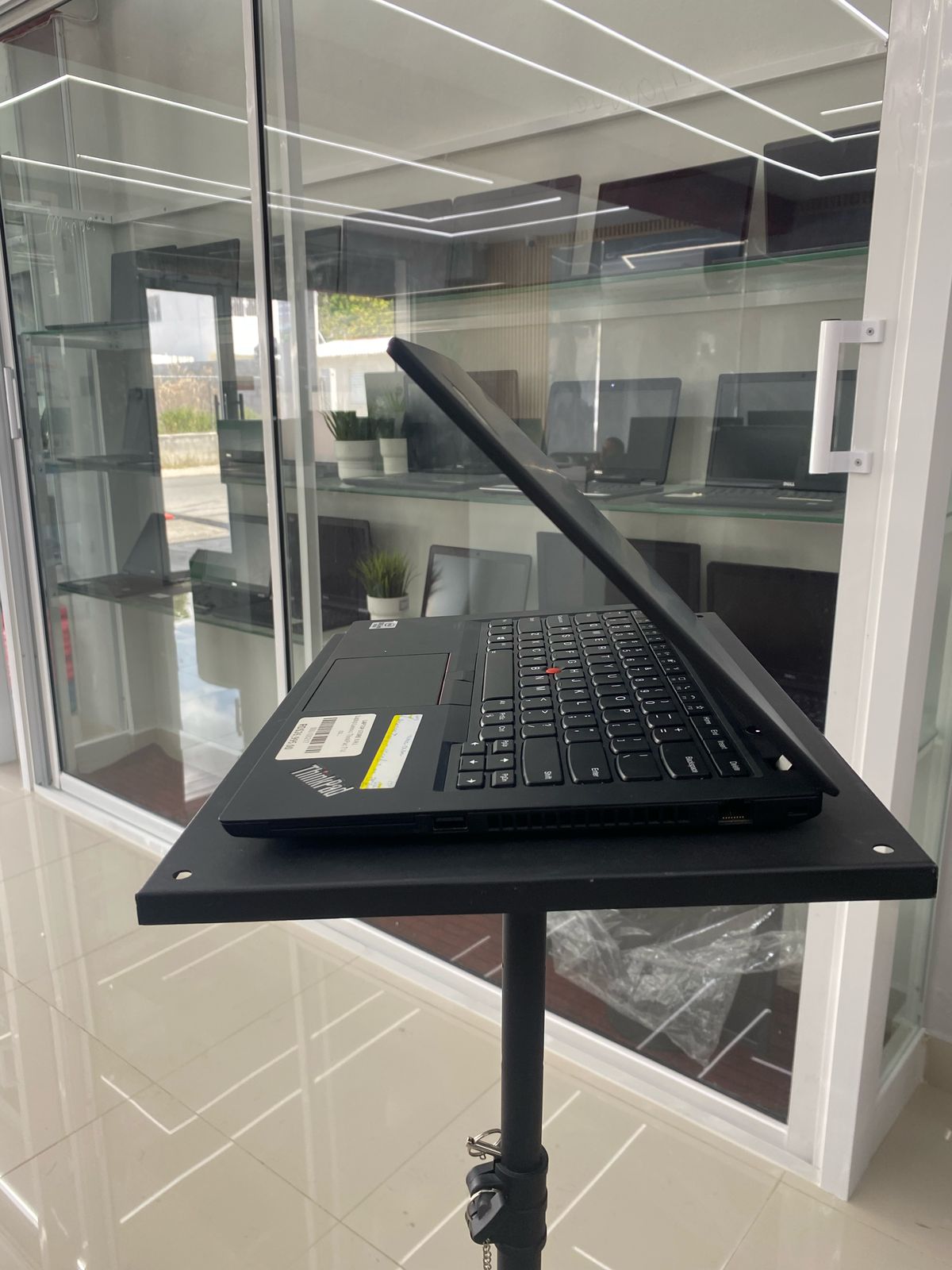 computadoras y laptops - Laptop Lenovo Thinkpad T14 15.6¨ i5 10ma Gen 16GB  1