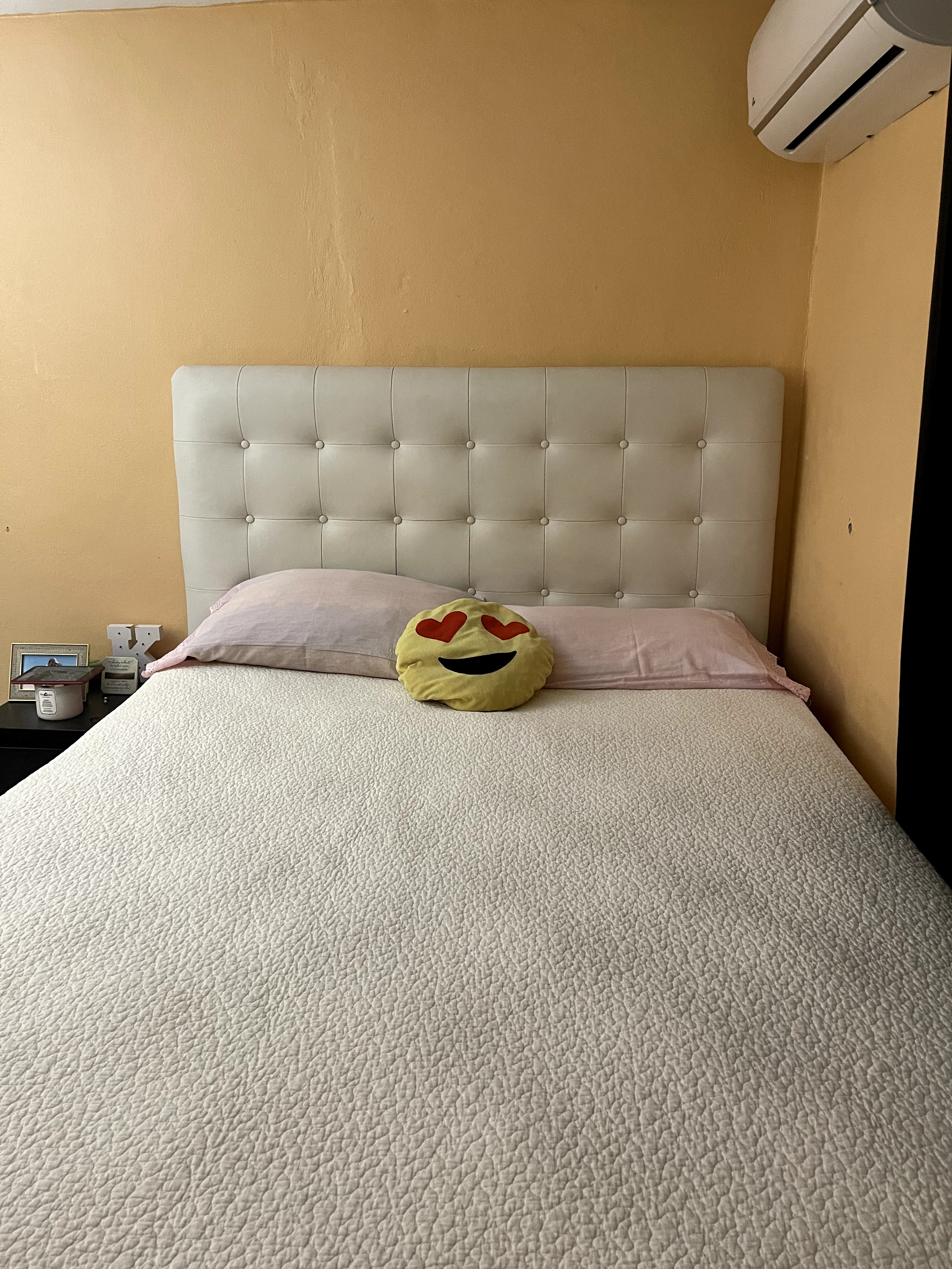 muebles y colchones - Vendo cama tapizada, usada.  5